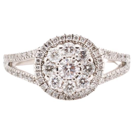 Bague de fiançailles pour dames avec halo de diamants de 0,66 carats en vente