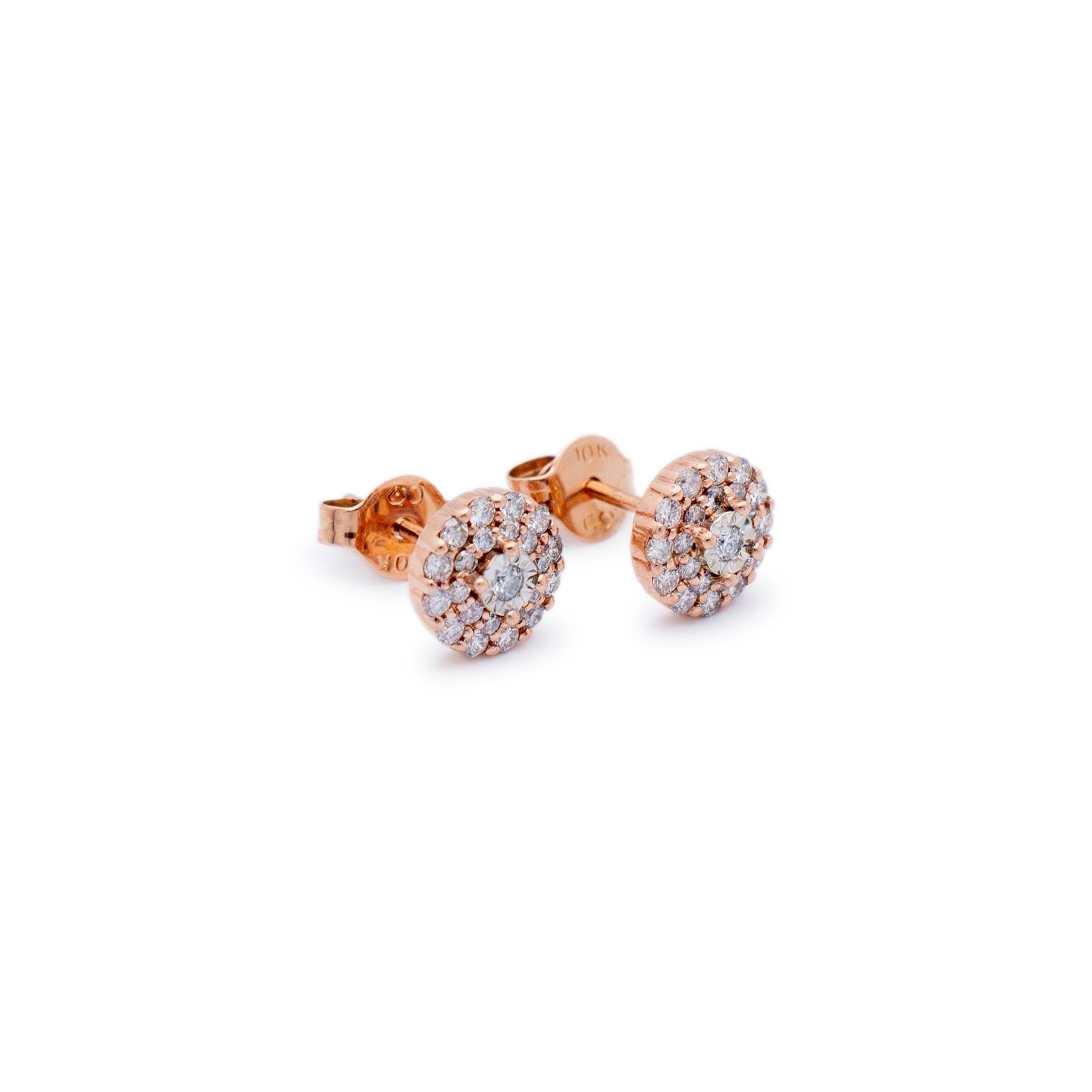Gender: Ladies

Metal Type: 10K Rose Gold

Length: 0.25 inches

Diameter: 7.55 mm

Weight: 1.51 grams

One pair of ladies  10K rose gold, diamond stud, cluster, halo earrings with push backs. Engraved with 