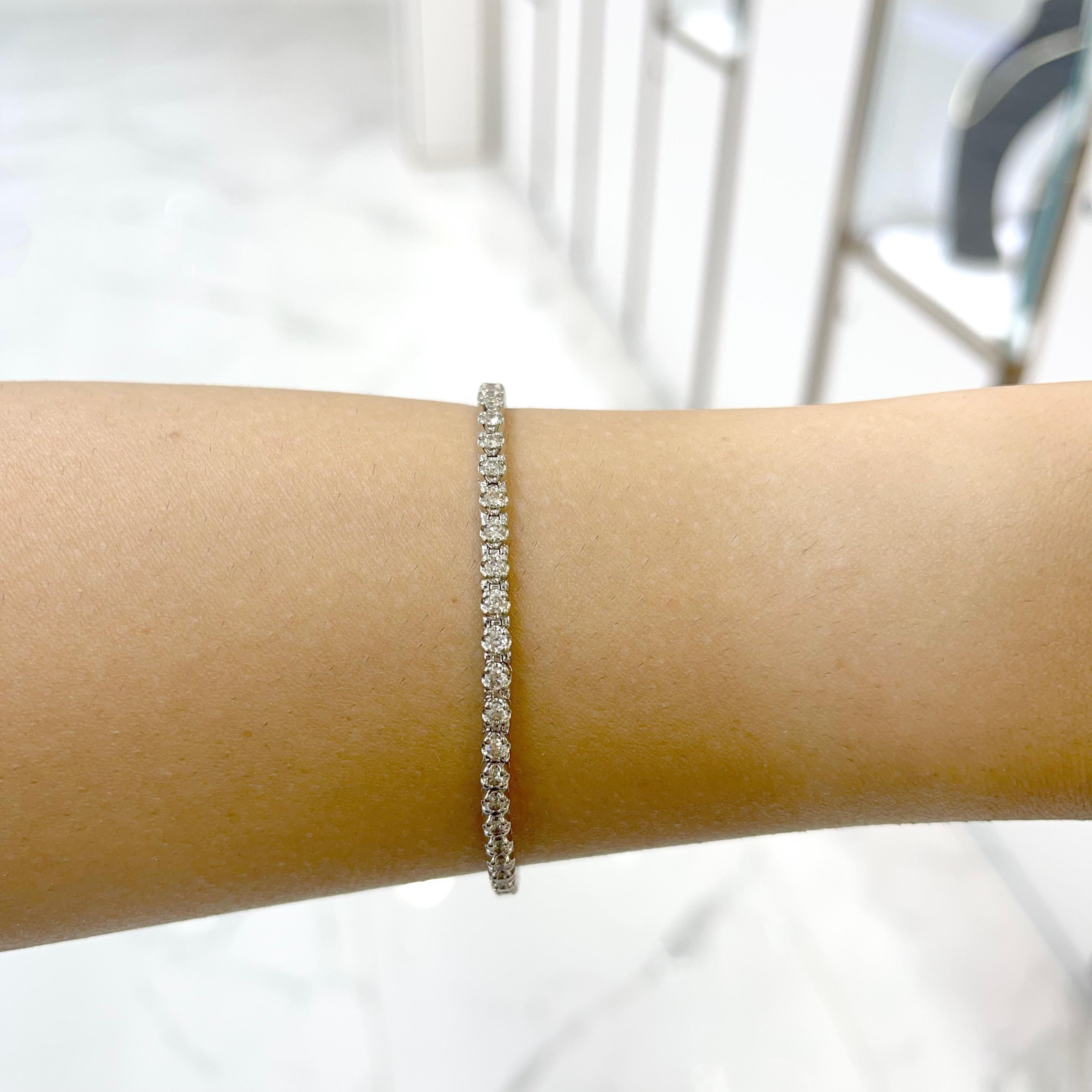 Round Cut Ladies 10K White Gold Diamond Tennis Bracelet