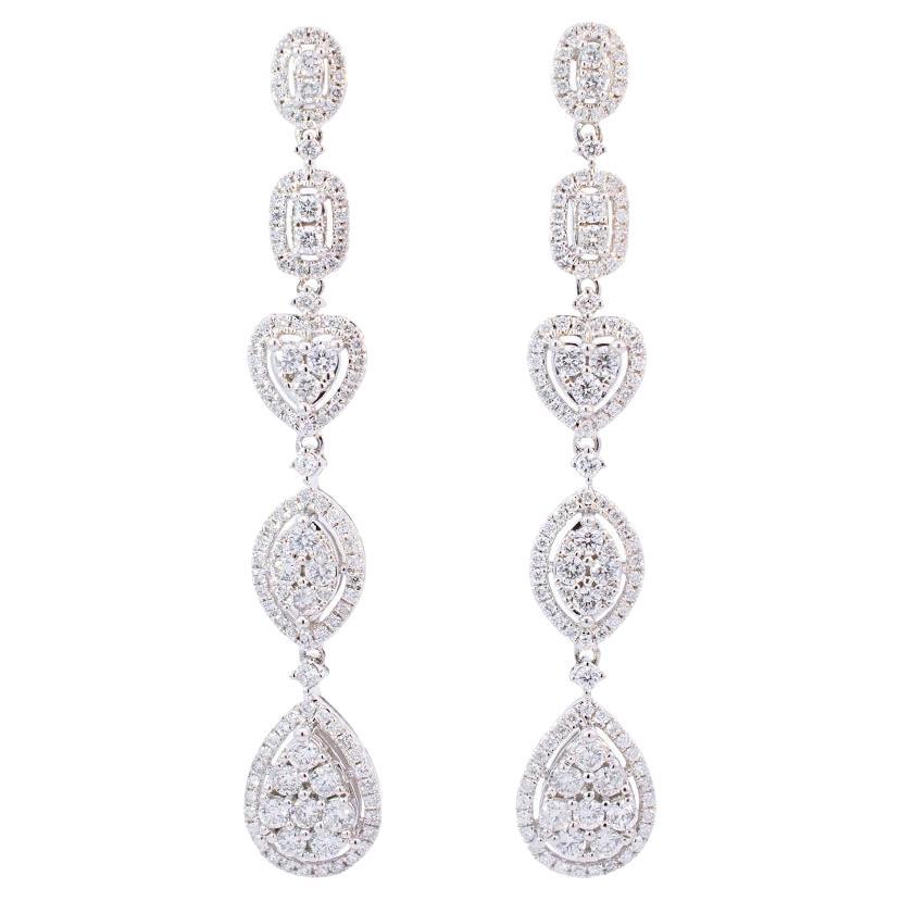 Boucles d'oreilles pendantes en or blanc 10k avec halo de diamants et grappes de diamants en vente