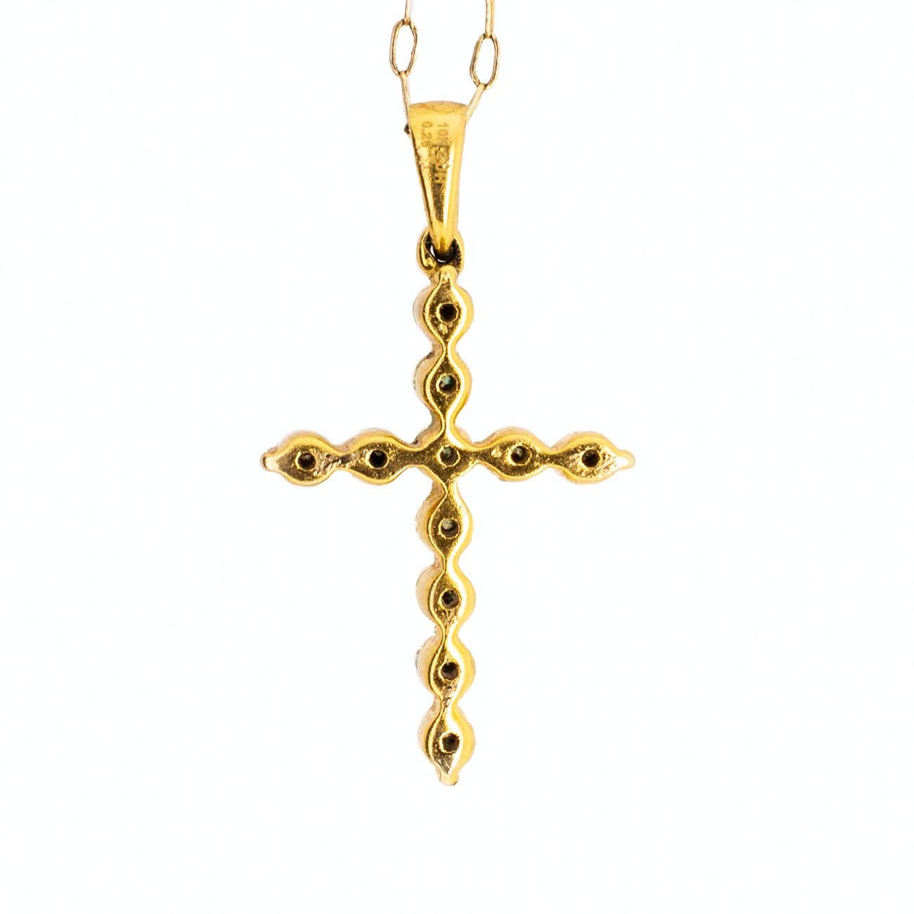 Ladies 10K Yellow Gold Diamond Cross Pendant Necklace In Excellent Condition In Houston, TX
