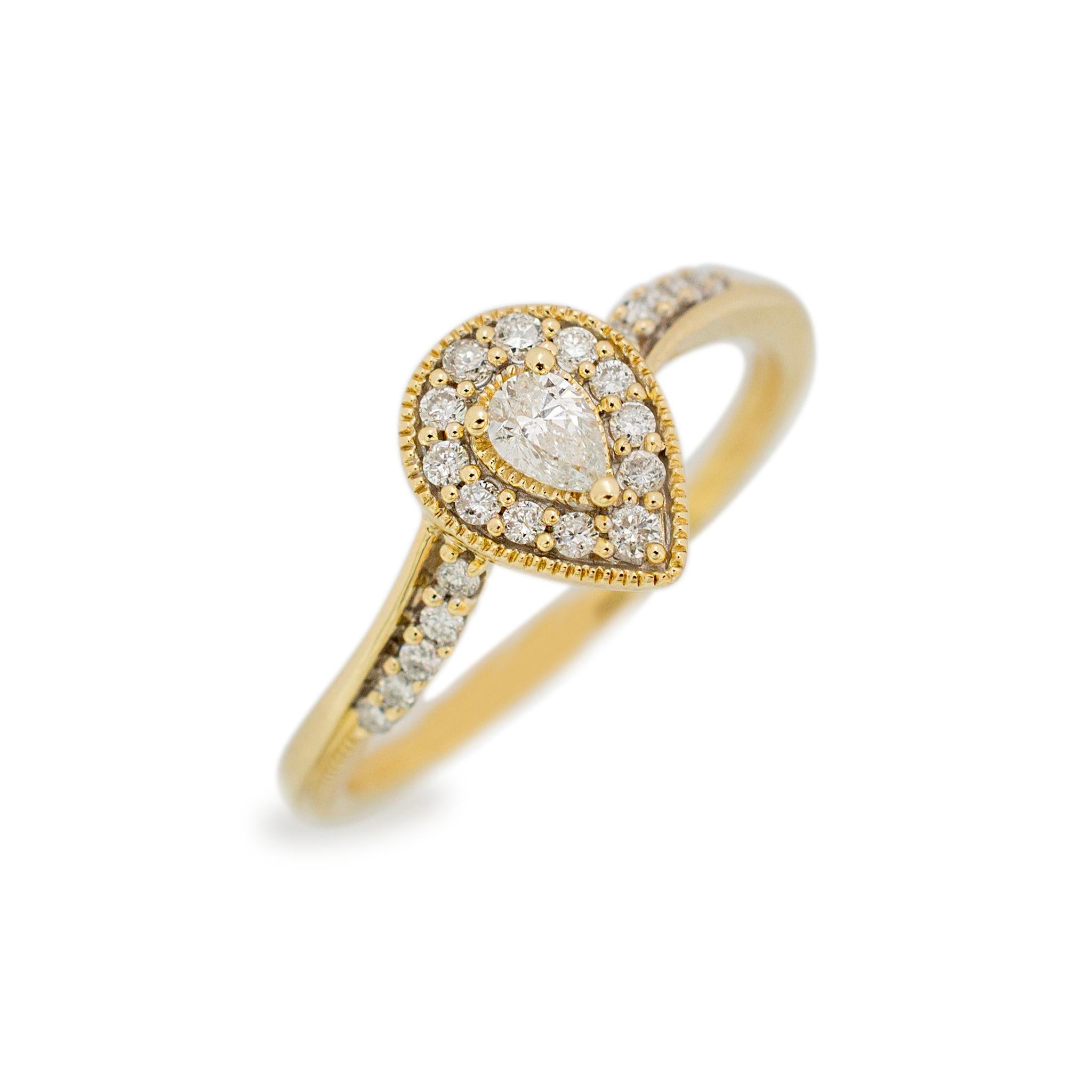 Geschlecht: Damen

Metall Typ: 10K Gelbgold

Größe: 7,25

Maximale Breite des Schaftes: 1.75 mm

Kopfmaß: 9,07mm x 7,10mm

Gewicht: 2.00 Gramm

Damen 10K Gelbgold Diamant Verlobung akzentuiert Halo-Ring mit einem halben runden Schaft.

Pre-owned in