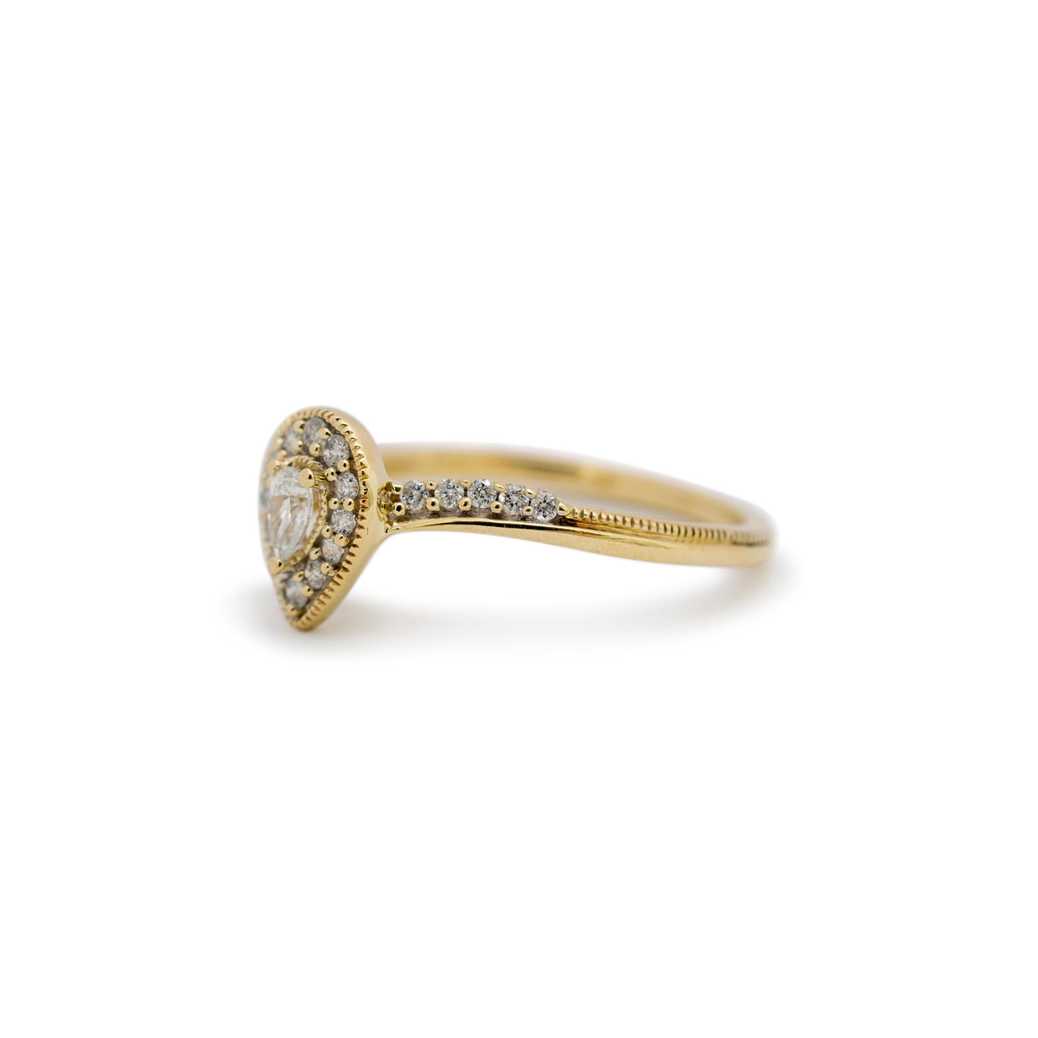 Damen-Verlobungsring aus 10 Karat Gelbgold mit birnenförmigem Halo-Diamant und Wellenschliff, akzentuiert (Tropfenschliff)
