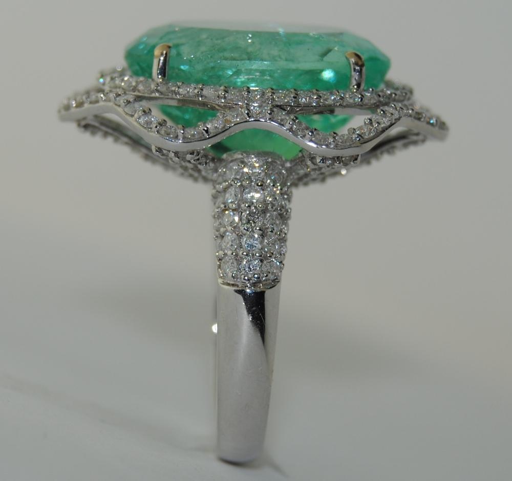 Contemporary Ladies 12.72 Carat Emerald with Diamond Ring, 18 Karat Gold For Sale