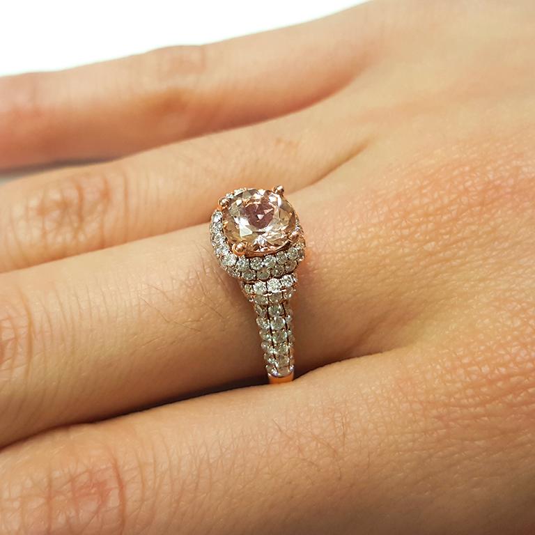 Women's Ladies 14 Karat Rose Gold Morganite and Diamonds Ring For Sale