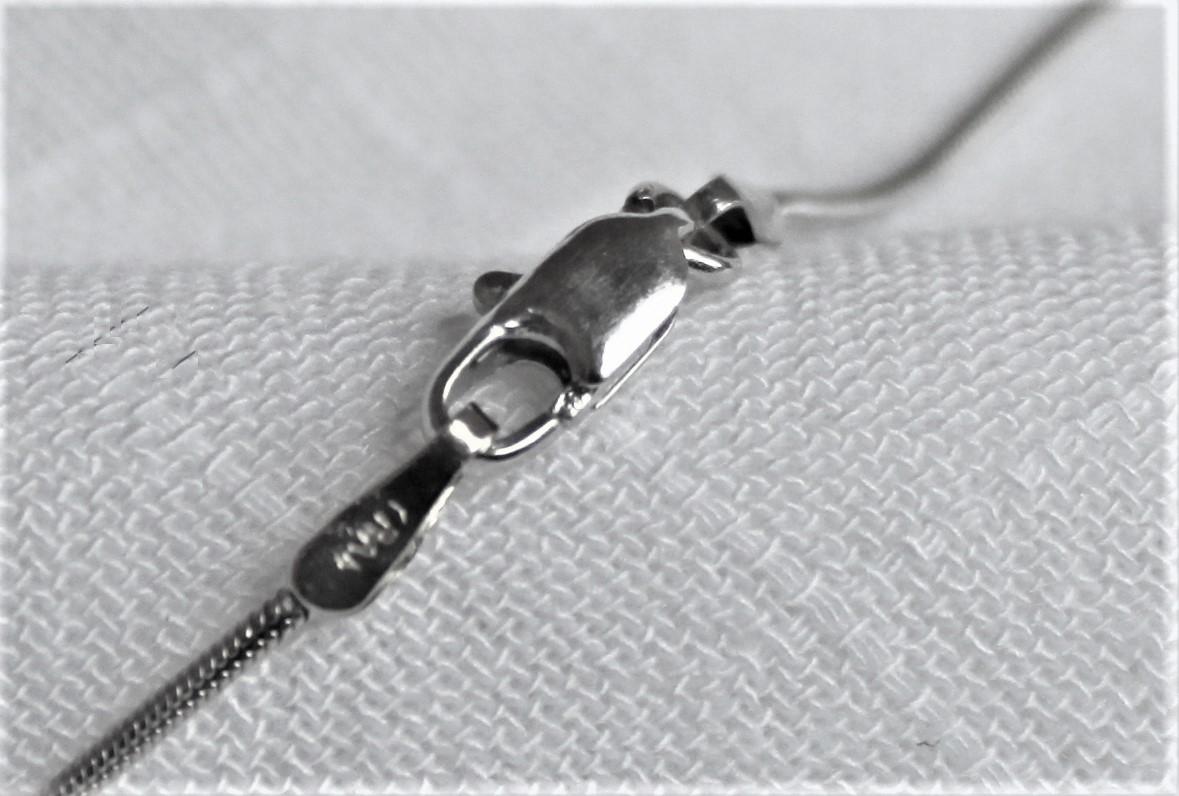Pendentif Slide moderniste en or blanc 14 carats et diamants et chaîne à maillons serpent pour femme 5