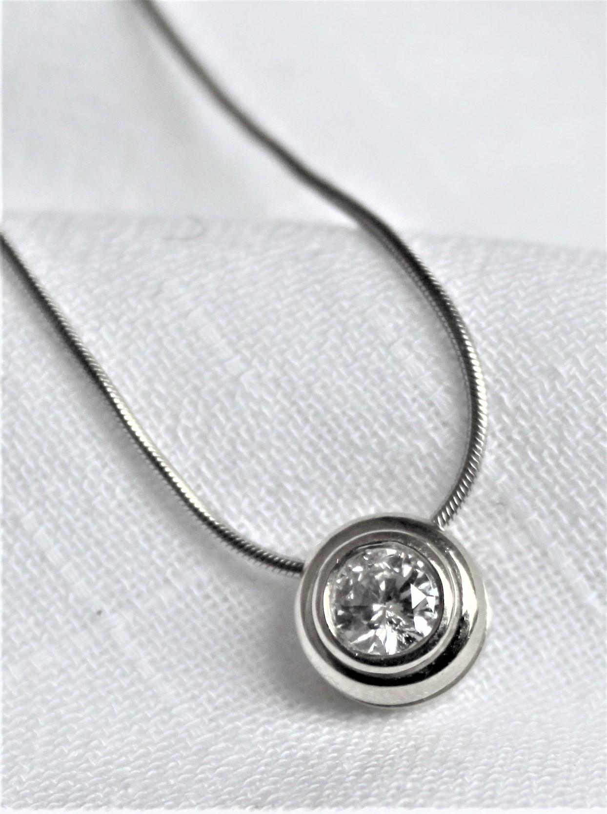 Pendentif Slide moderniste en or blanc 14 carats et diamants et chaîne à maillons serpent pour femme 6