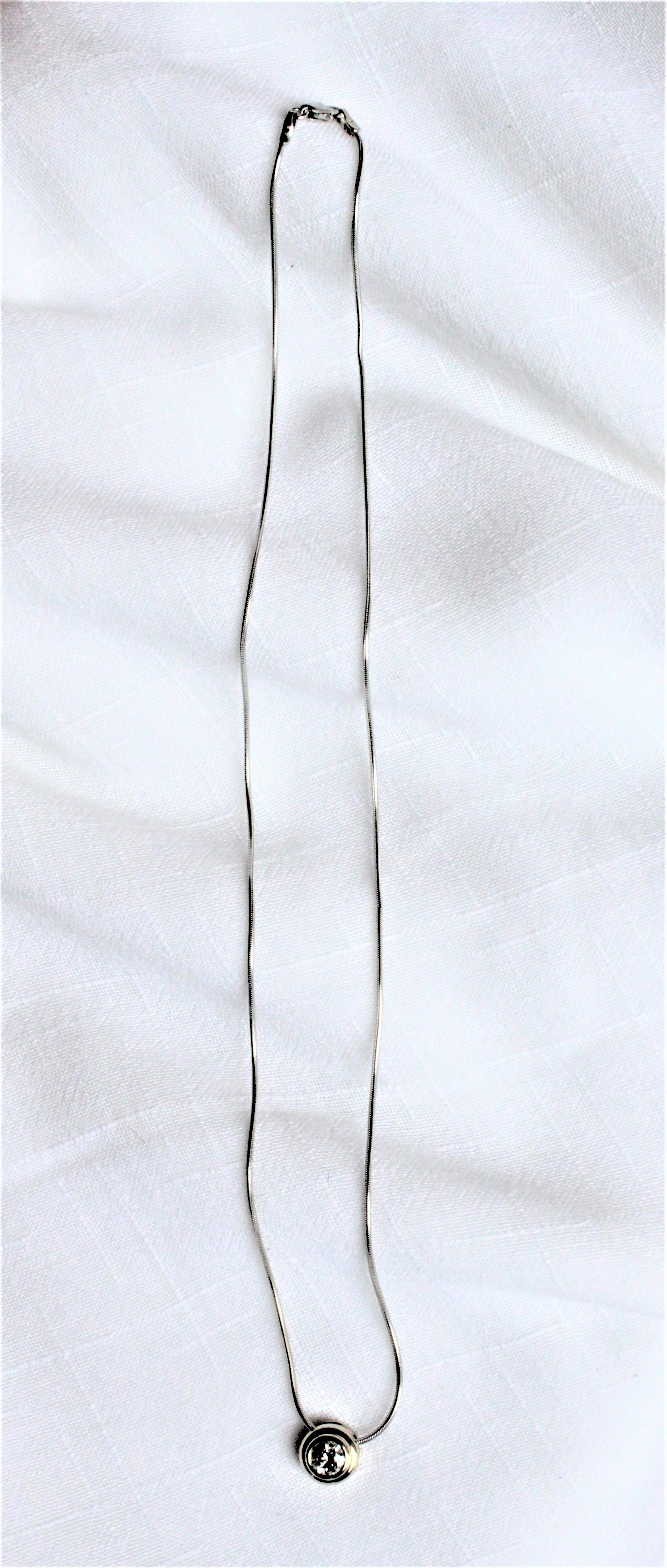 Américain Pendentif Slide moderniste en or blanc 14 carats et diamants et chaîne à maillons serpent pour femme