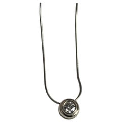 Pendentif Slide moderniste en or blanc 14 carats et diamants et chaîne à maillons serpent pour femme