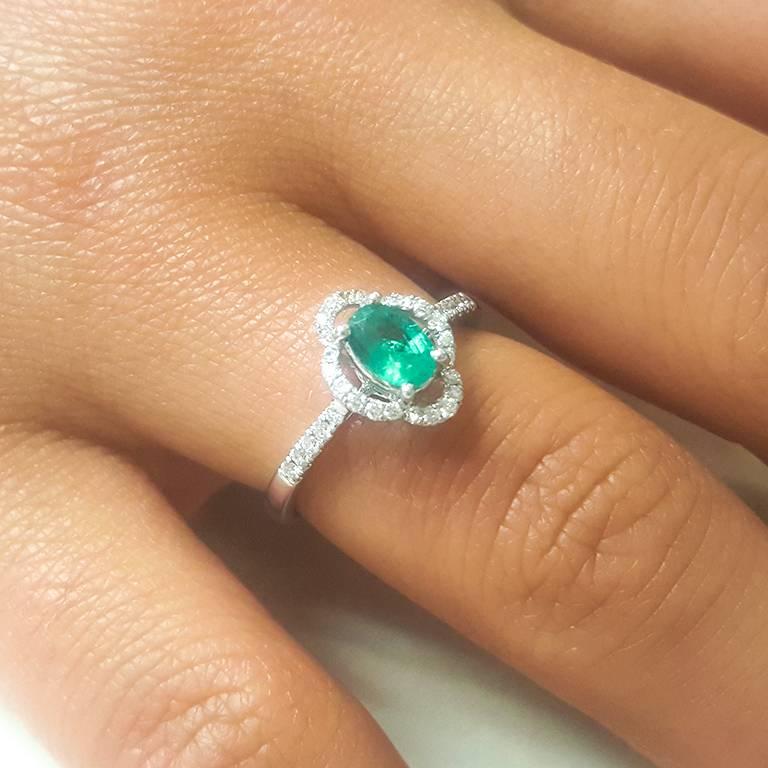 Oval Cut Ladies 14 Karat White Gold Oval Emerald and Round Diamond Ring For Sale