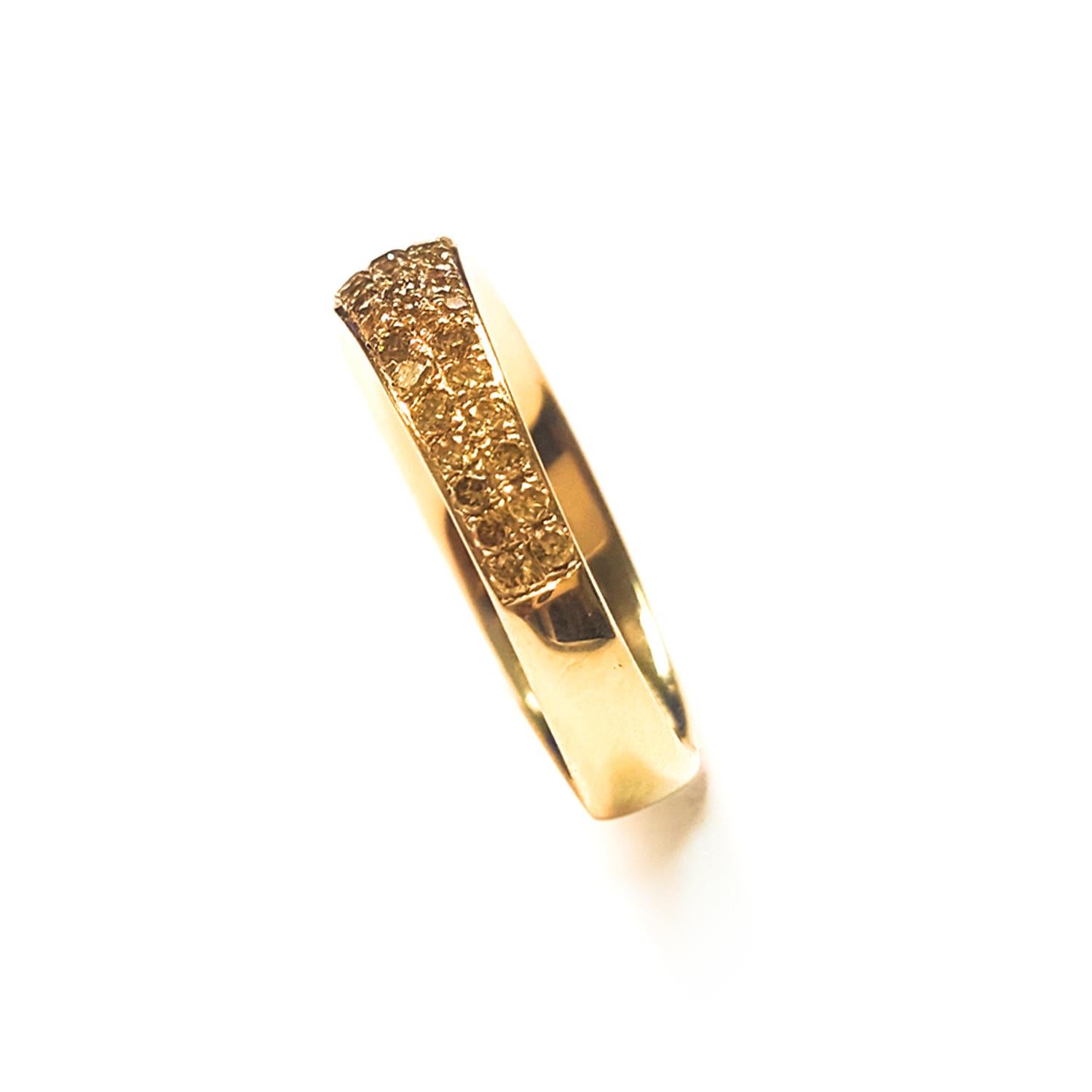 Ladies 14 Karat Yellow Gold and Natural Yellow Diamond Band In New Condition For Sale In New York, NY