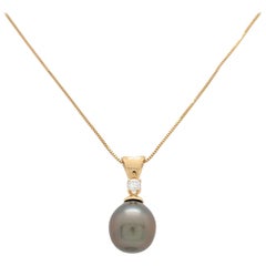 Ladies 14 Karat Yellow Gold Tahitian Pearl and Diamond Pendant Necklace