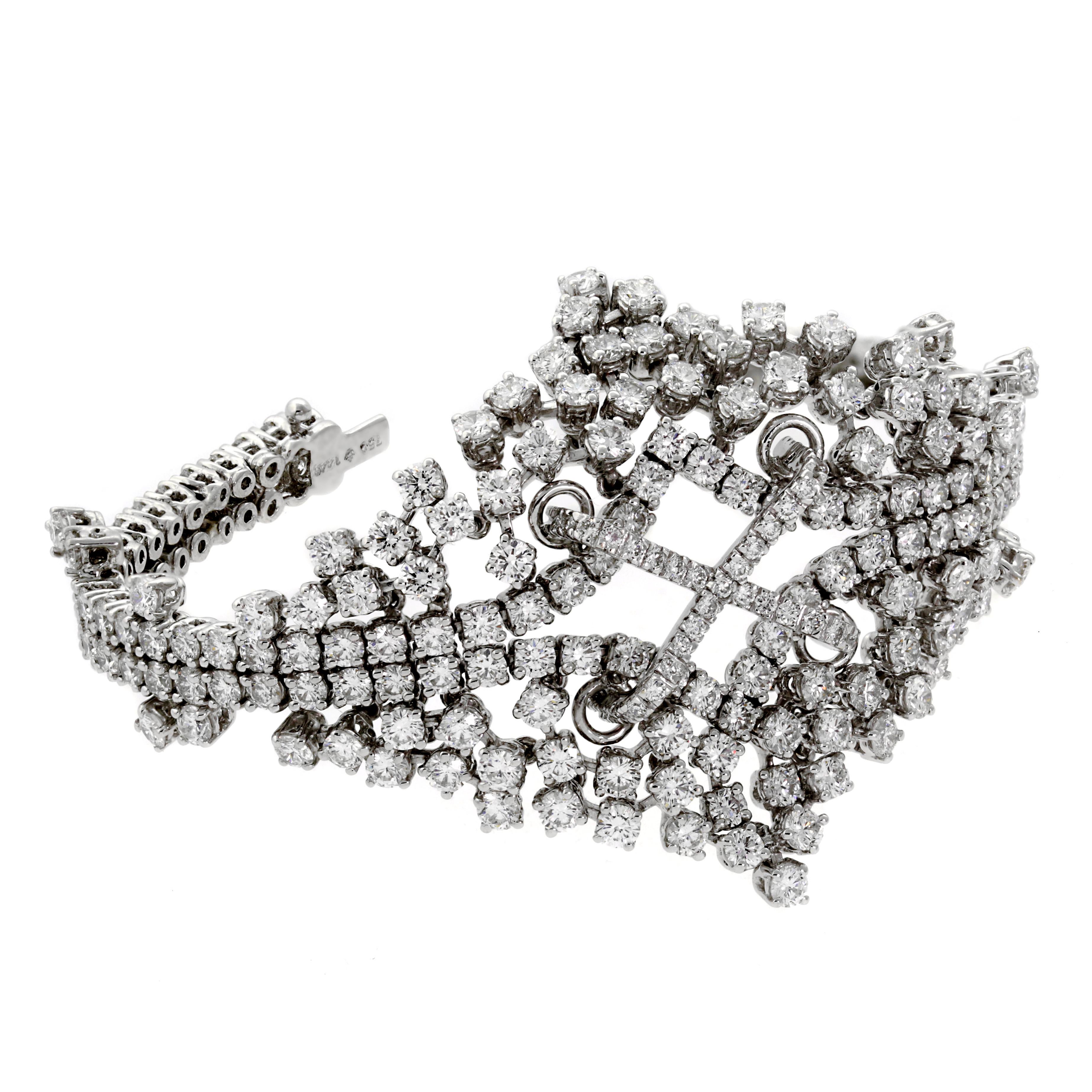 Bracelet tennis souple en or blanc avec diamants de 14,4 carats pour femmes Excellent état - En vente à Feasterville, PA
