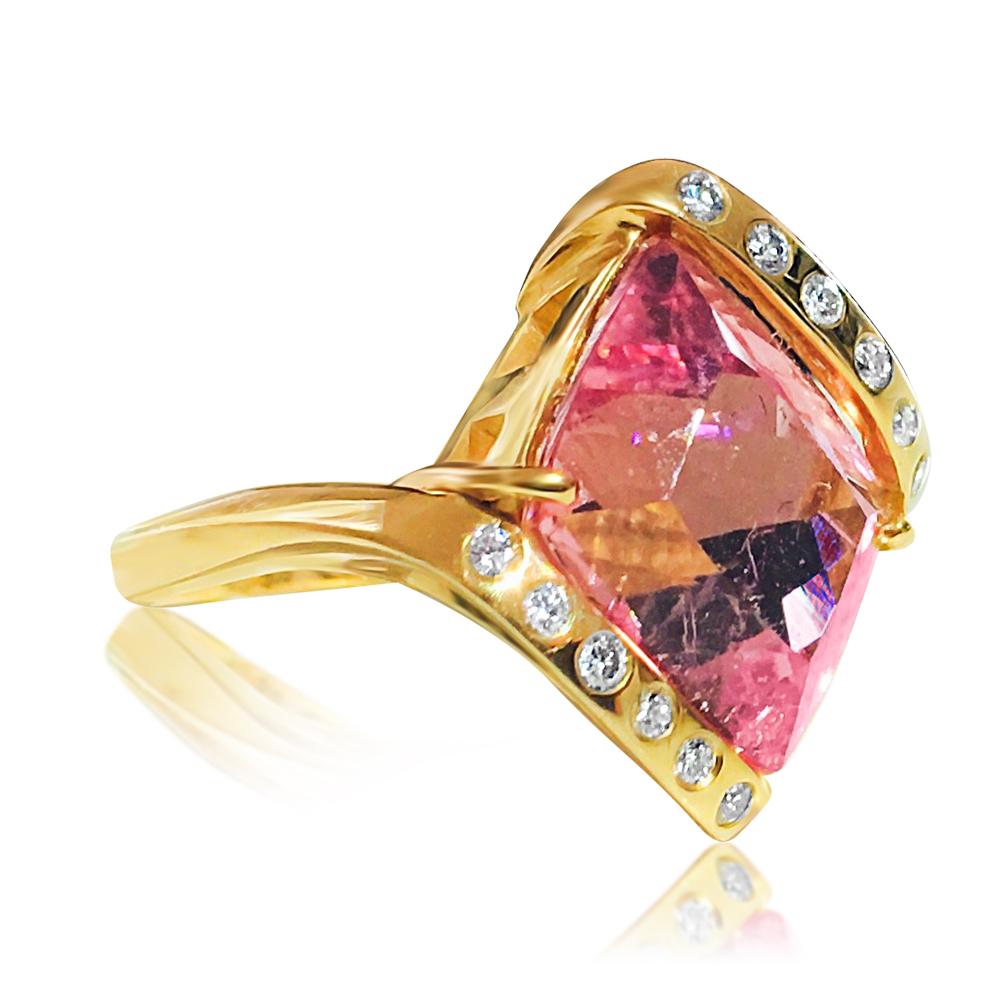 Round Cut Ladies 14k Gold 8.00 CT Kunzite and VS/F Diamond Ring For Sale