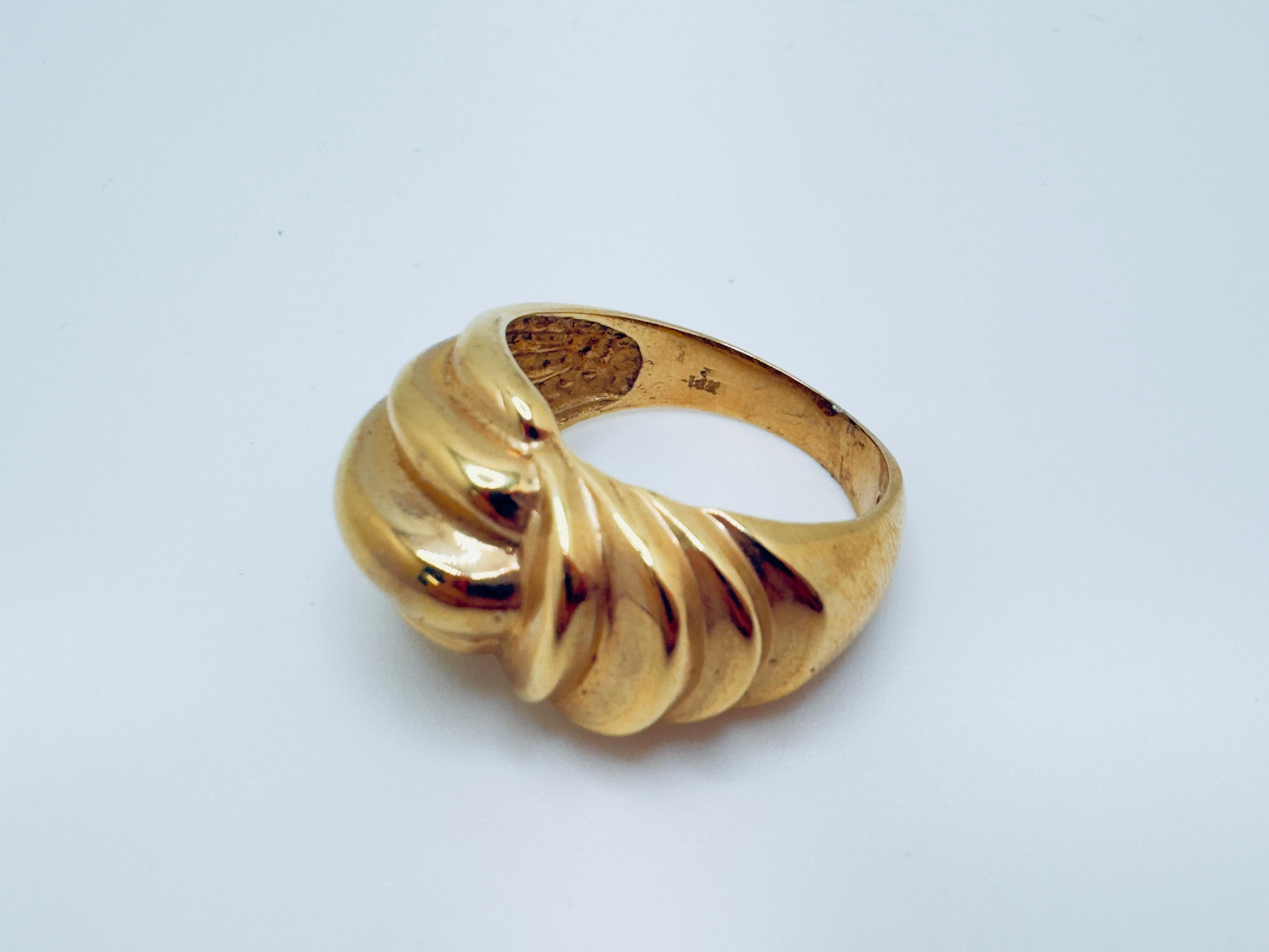 Anillo Flujo Dorado Damas 14K en Bueno estado para la venta en Palm Desert, CA