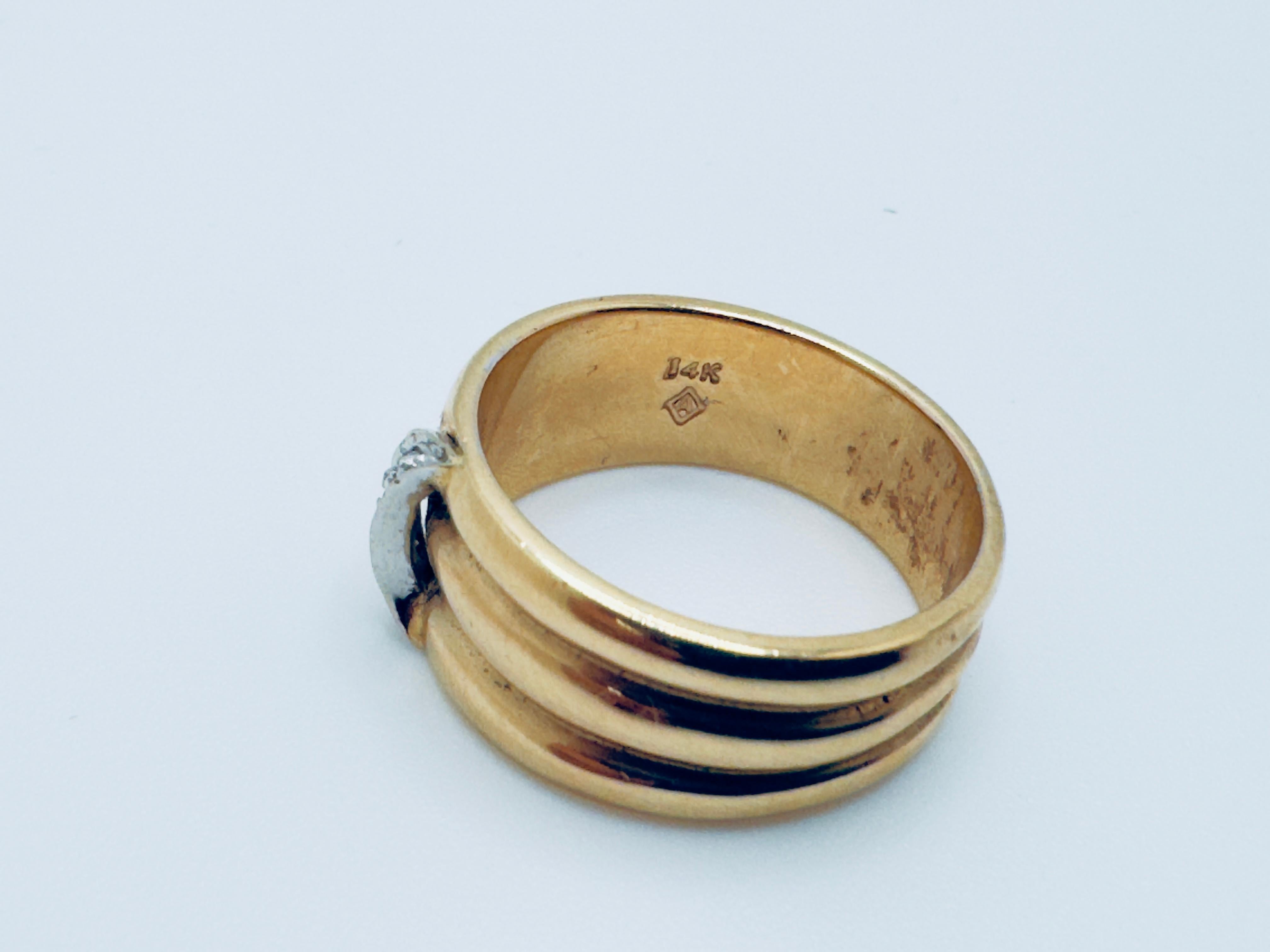 Round Cut Ladies 14K Half-Moon Diamond Ring For Sale