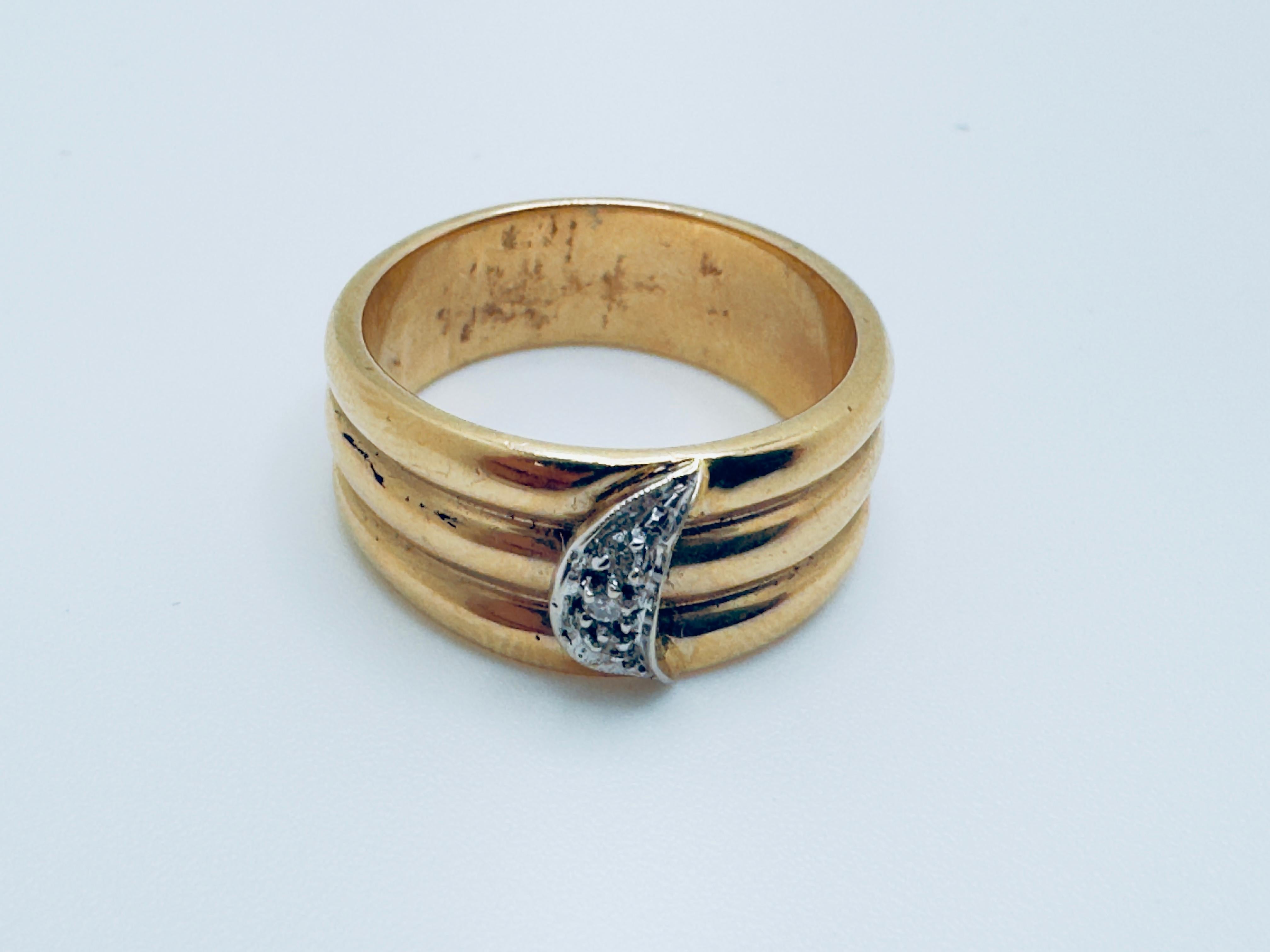 Ladies 14K Half-Moon Diamond Ring In Good Condition For Sale In Palm Desert, CA