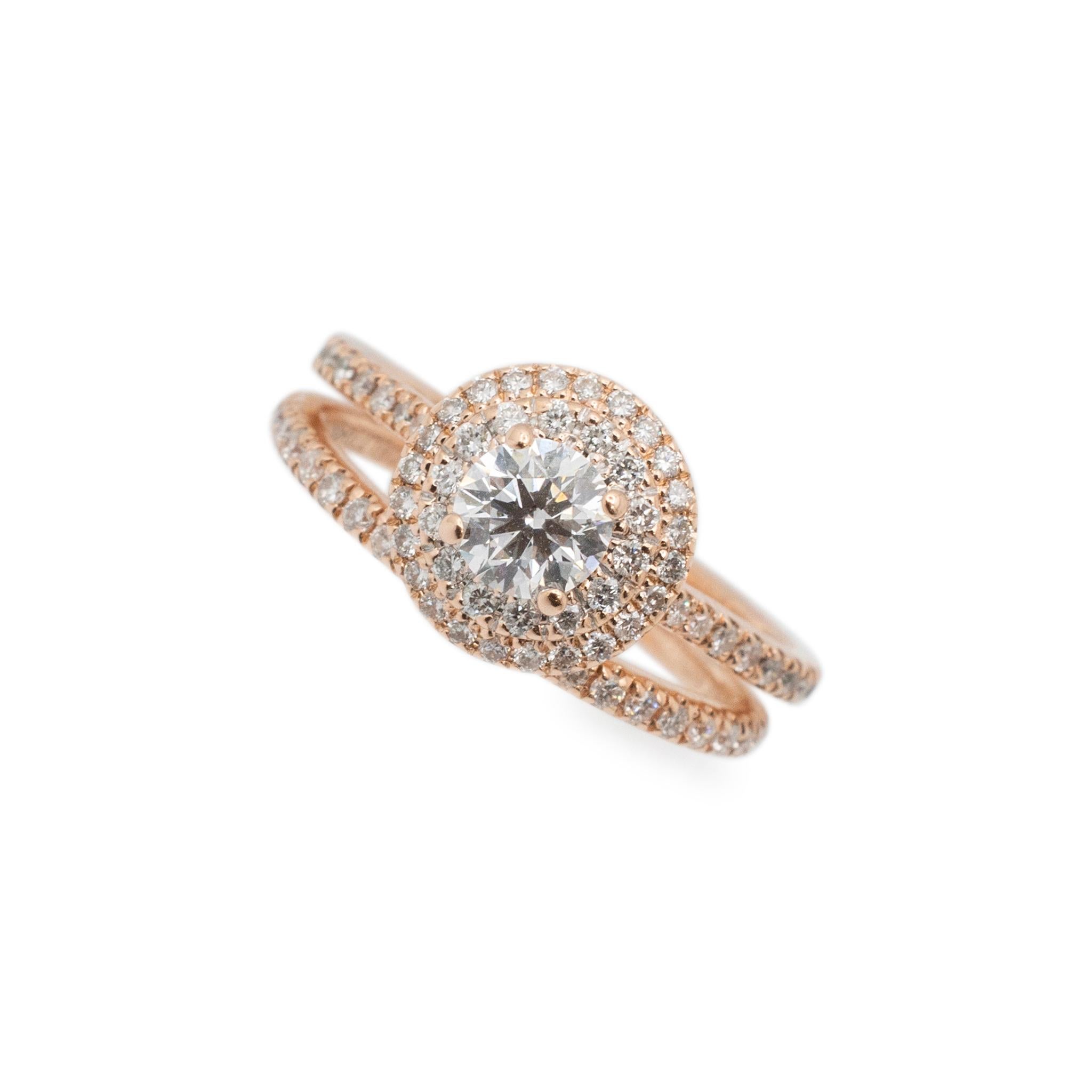 Geschlecht: Damen

Metall Typ: 14K Rose Gold

Größe: 4

Durchmesser: 9,50 mm

Ringbreite: 1,50 mm

Breite des Bandes: 1.60 mm

Ring Gewicht: 2,79 Gramm

Band Gewicht: 1,43 Gramm

Eine Damen 14K Rose Gold Diamant Verlobungsring, Doppel-Halo-Ring mit