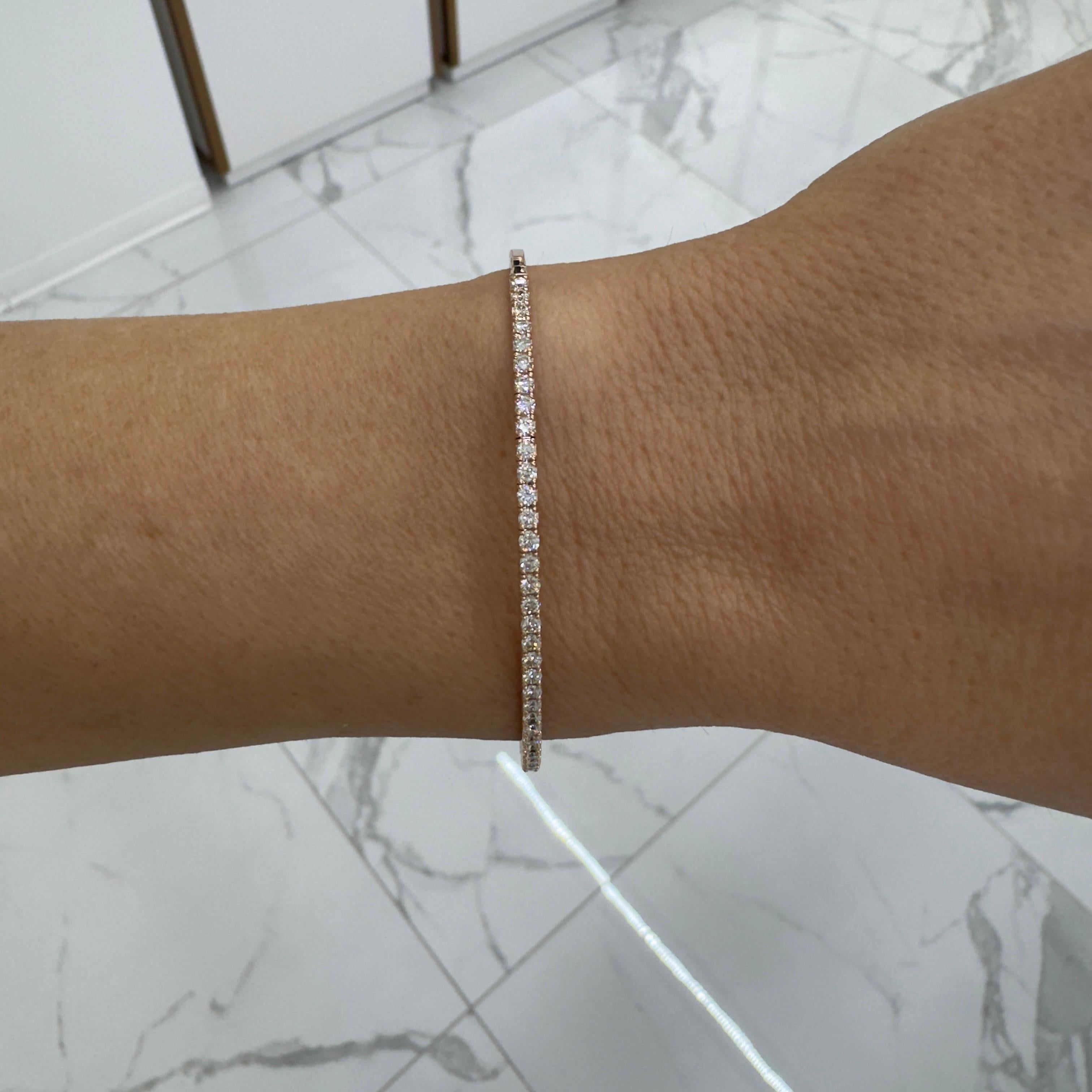 Bracelet tennis flexible pour femmes en or rose 14 carats avec diamants 1,07 carat en vente 2