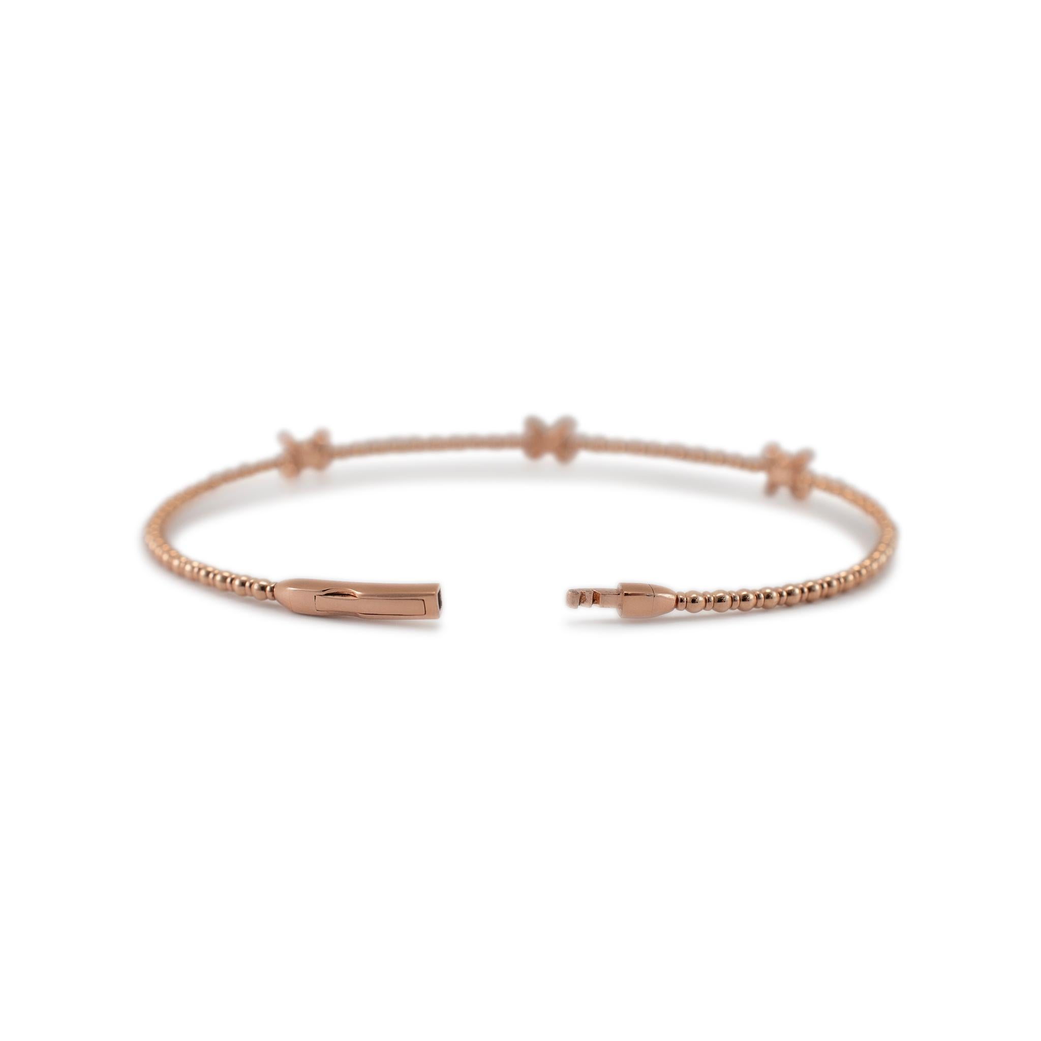 Flexibler Damen-Armreif aus 14 Karat Roségold mit drei Schmetterlings-Diamanten im Angebot 1