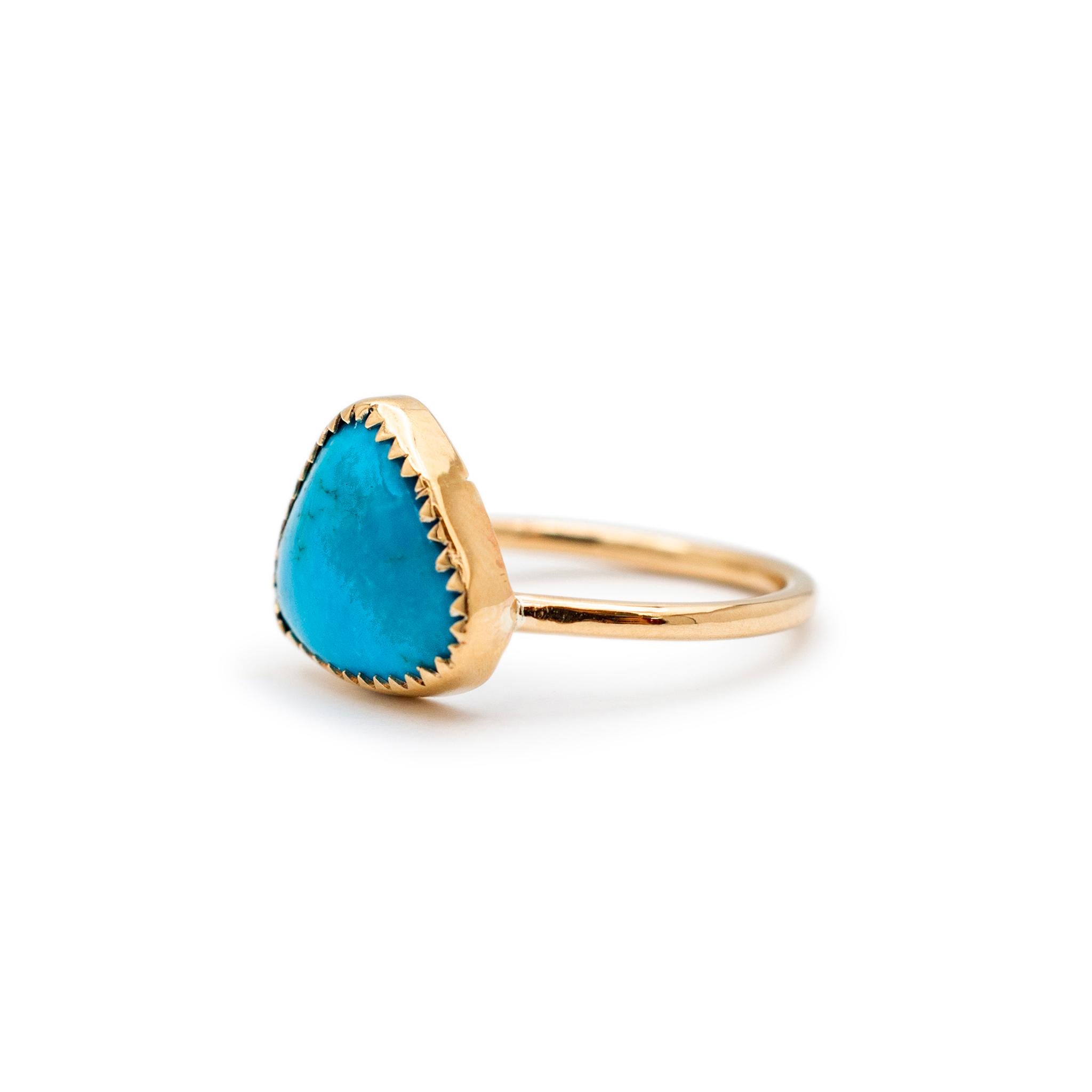 Ladies 14K Rose Gold Triangular Turquoise Cocktail Ring In Excellent Condition For Sale In Houston, TX