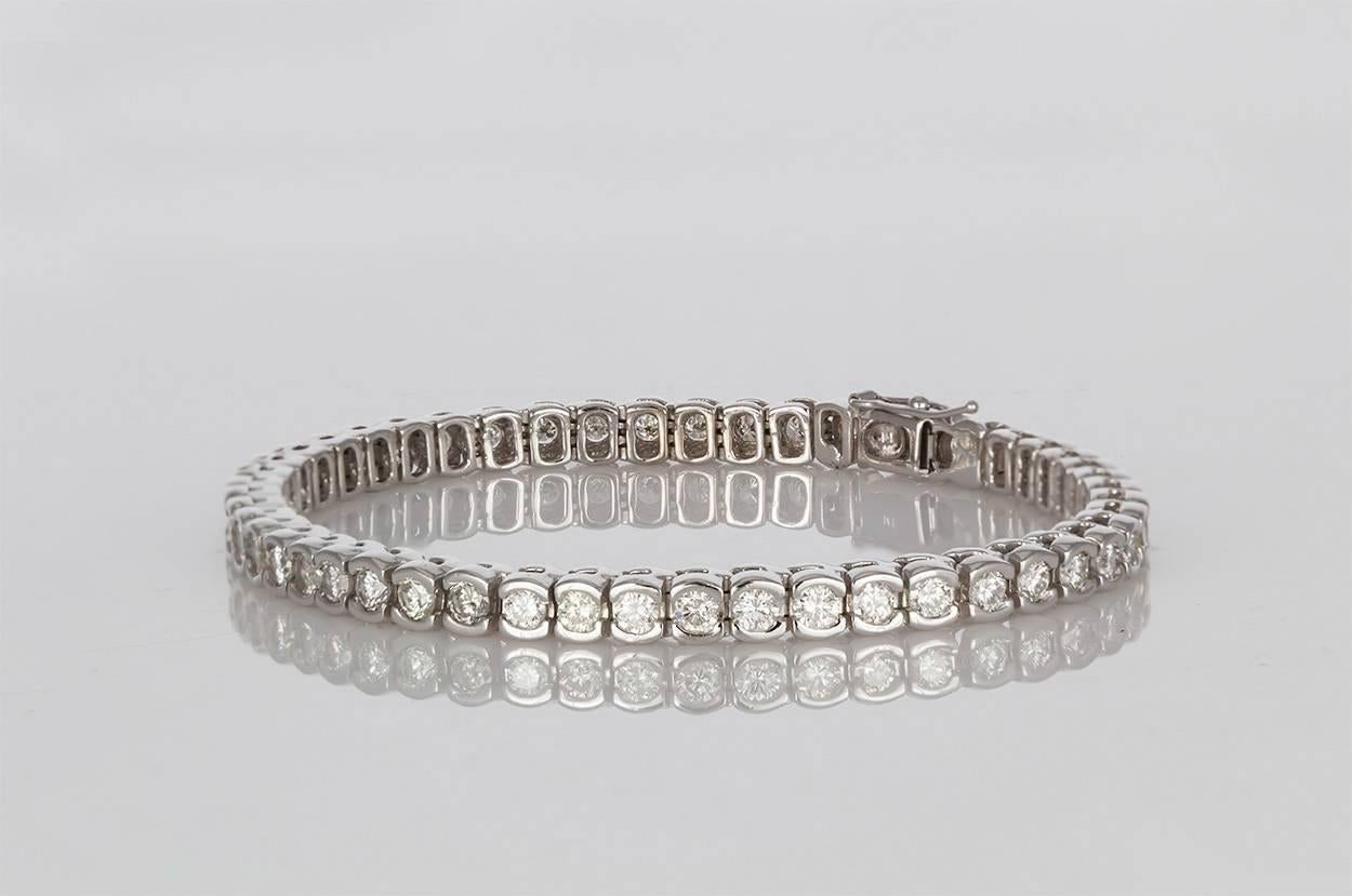 We are pleased to present this Beautiful 14k White Gold & Diamond Tennis Bracelet. It features an approximately 3.20ctw H-I/VS-SI Round Brilliant Cut Diamonds. They are securely set in this stunning 14k white gold bracelet. The bracelet measures