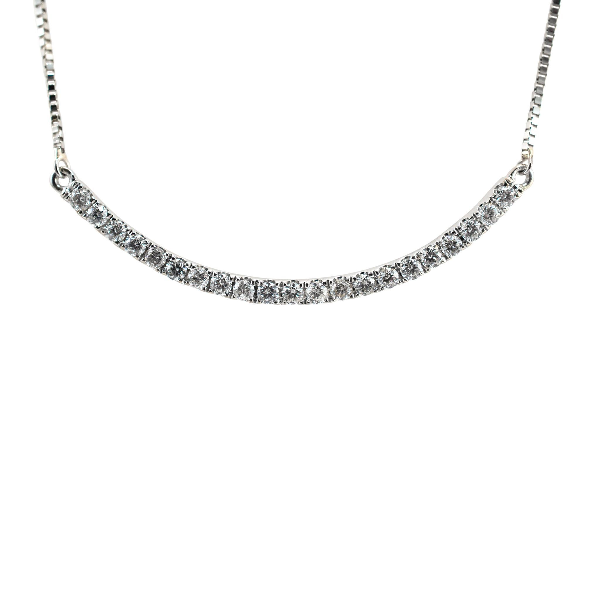Geschlecht: Damen

Metall Typ: 14K Weißgold

Länge: 20,00 Zoll

Gewicht: 1.97 Gramm

Eine Damen-Halskette aus rhodiniertem 14-karätigem Weißgold mit Diamanten. Graviert mit 