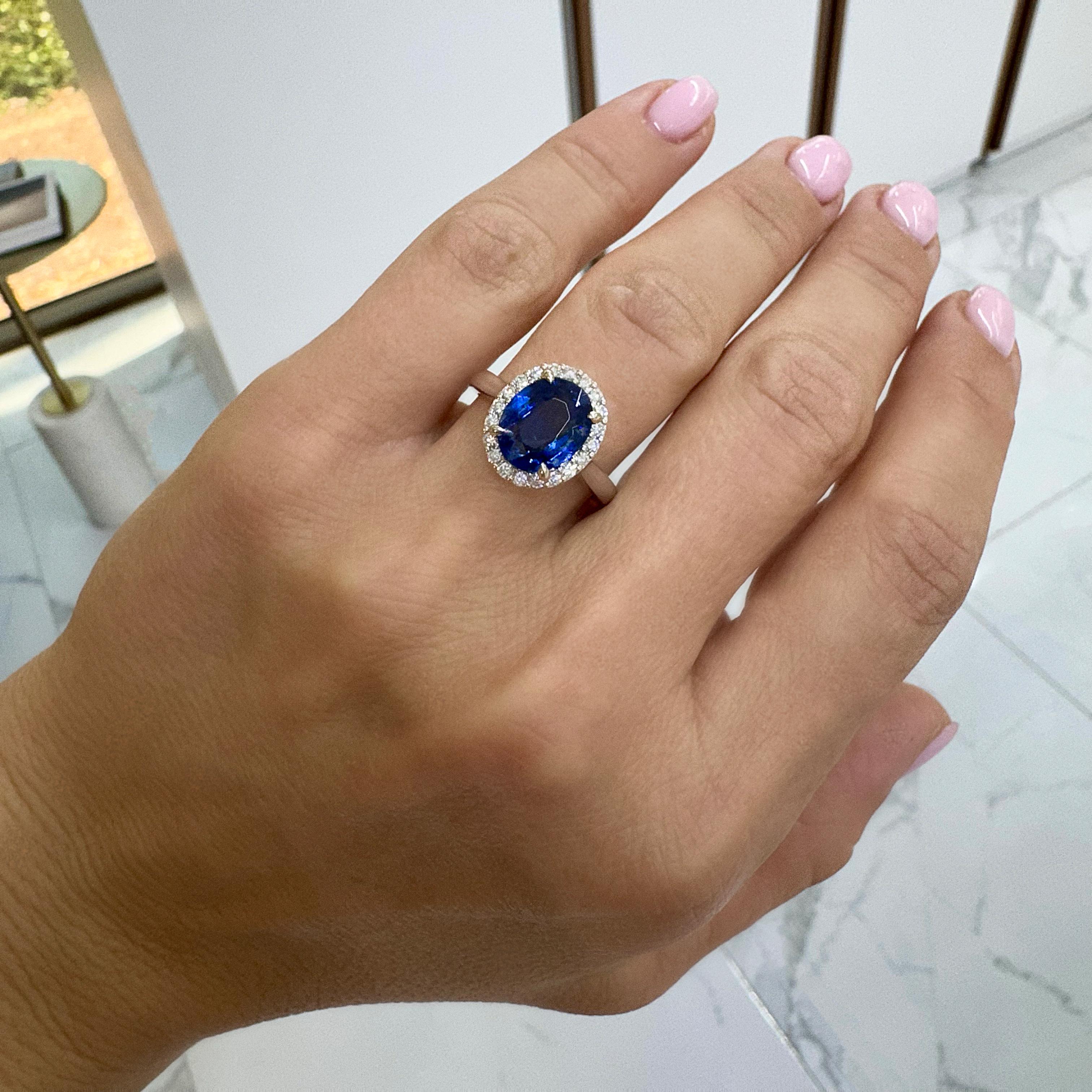 Ladies 14K White Gold 2.95ct Blue Sapphire Halo Diamond Cocktail Ring im Angebot 2