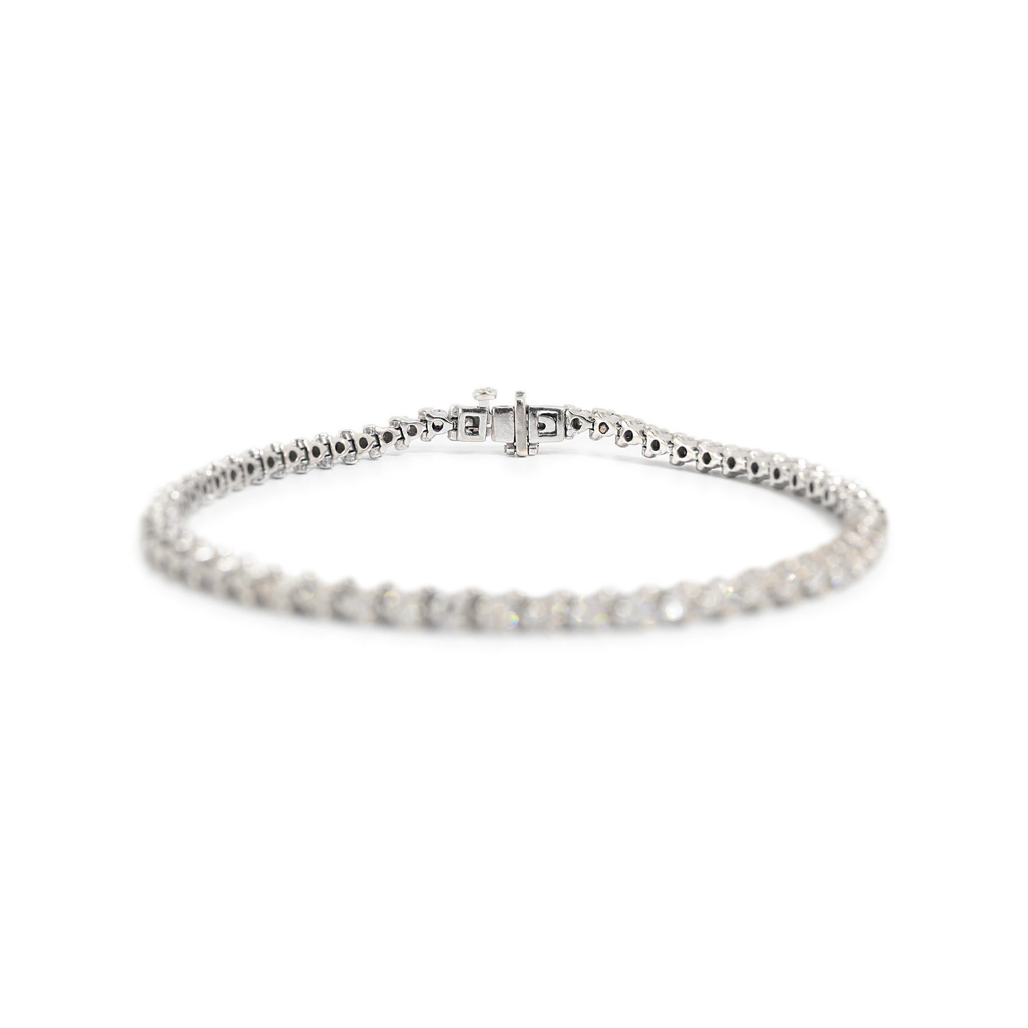 Pulsera de tenis de diamantes de 3 puntas y 2,28 ct en oro blanco de 14 quilates para mujer en Excelente estado para la venta en Houston, TX