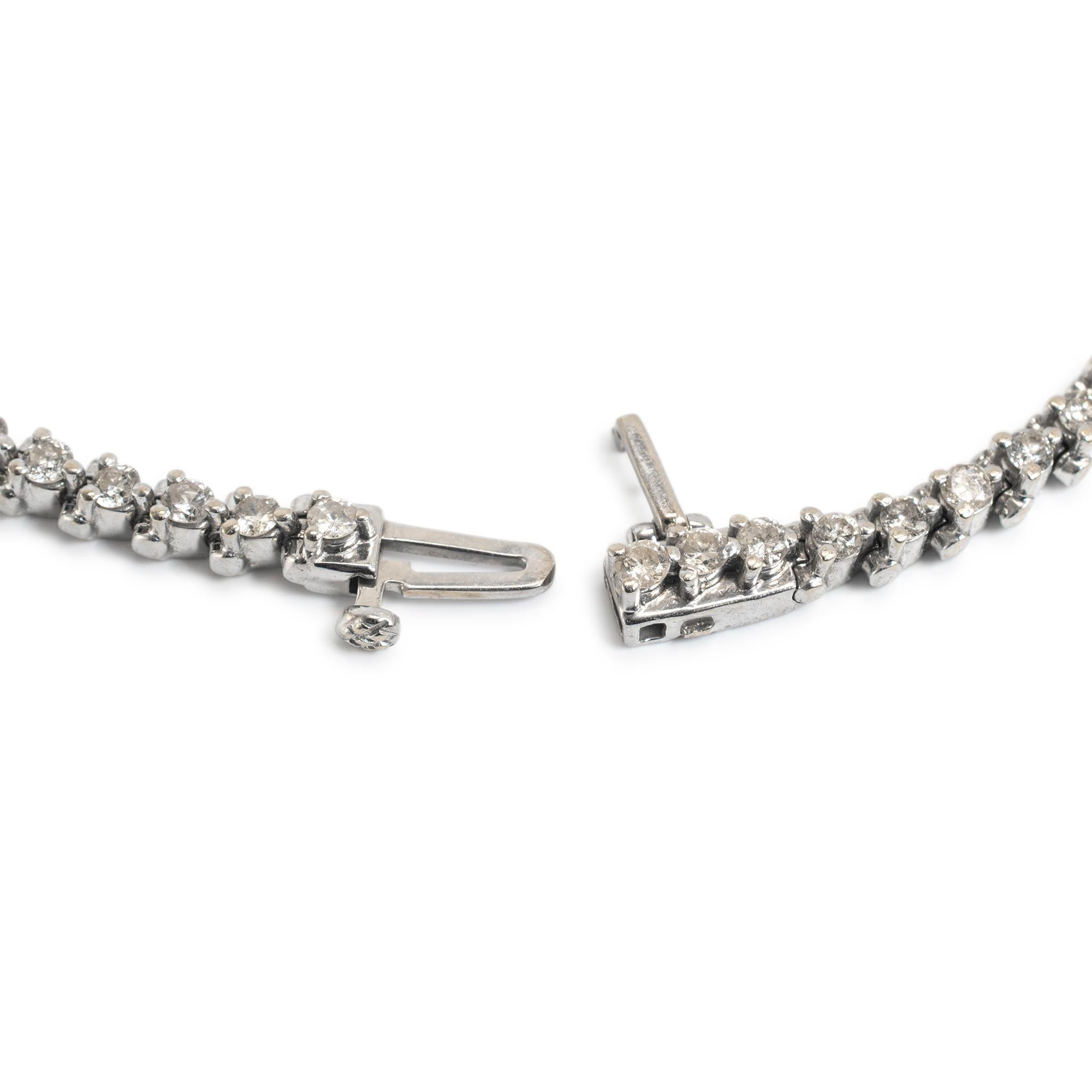 Pulsera de tenis de diamantes de 3 puntas y 2,28 ct en oro blanco de 14 quilates para mujer en venta 2