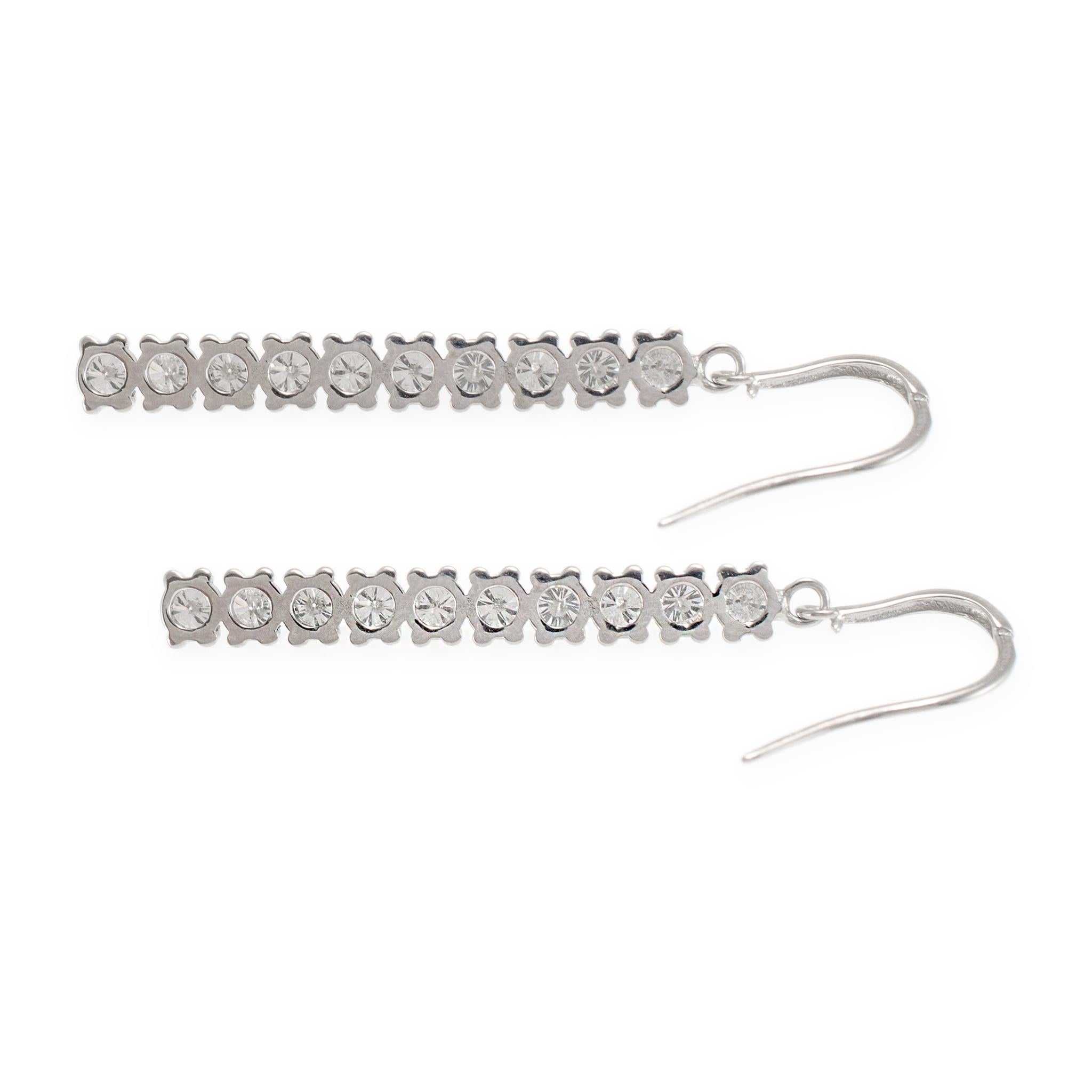 Taglio rotondo Orecchini da donna in oro bianco 14K con diamanti rotondi da 3,02 ct. in vendita