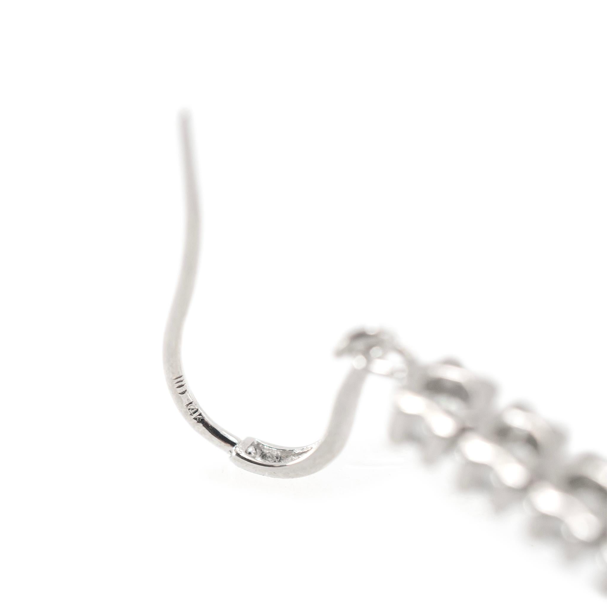Orecchini da donna in oro bianco 14K con diamanti rotondi da 3,02 ct. In condizioni ottime in vendita a Houston, TX