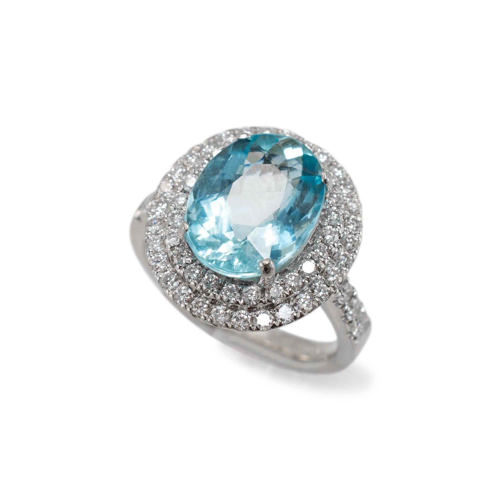 Genre : Mesdames

Type de métal : Or blanc 14K

Taille de l'anneau : 7

Poids : 6.51 grammes

Une bague de cocktail à double halo en or blanc 14K plaqué rhodium, diamants et aigue-marine, avec une tige demi-ronde. L'anneau pèse 6.51 grammes au