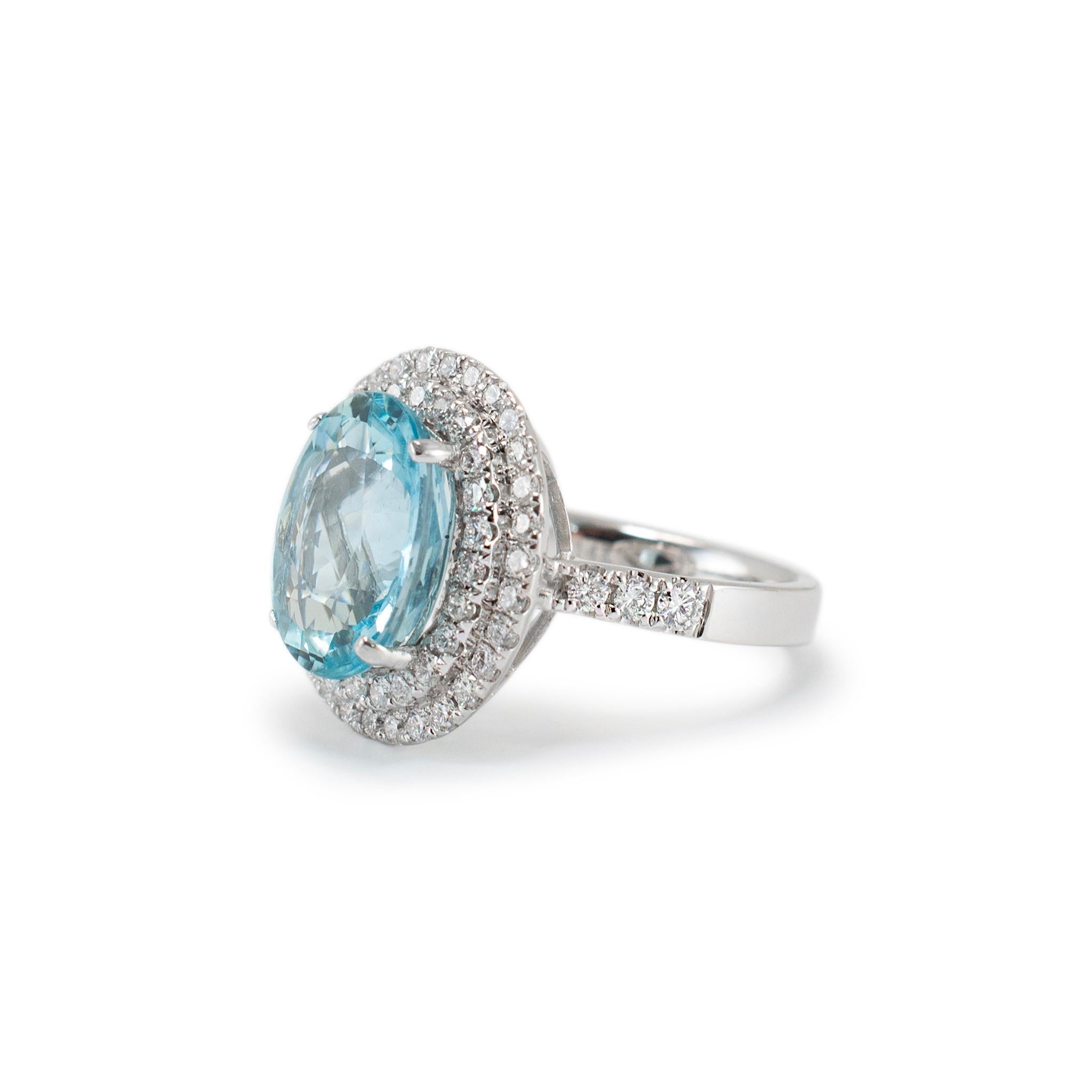Taille ovale Bague de cocktail en or blanc 14K pour femme, 4.52ct Aigue-marine Halo Diamant en vente