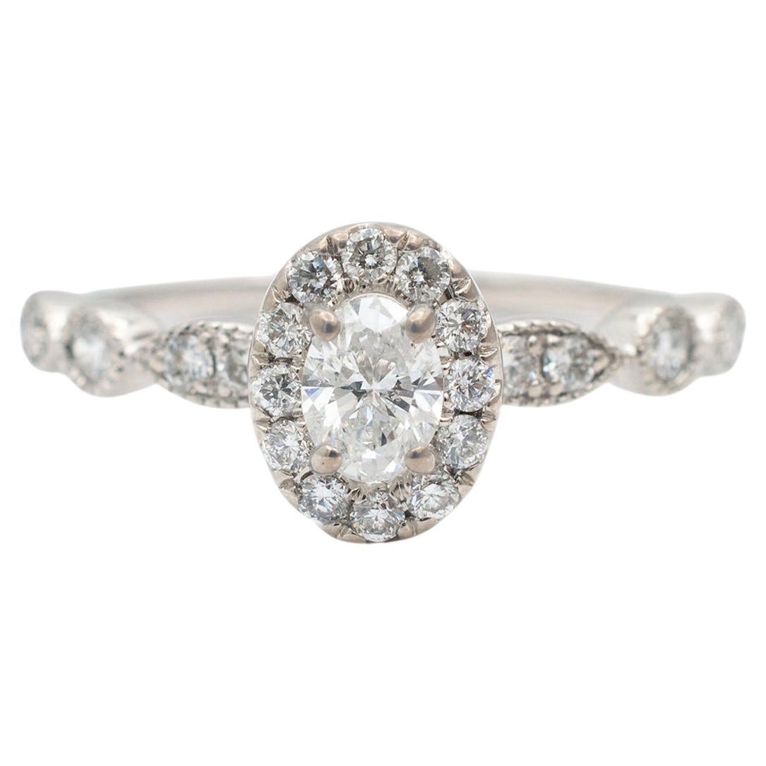 Damen-Verlobungsring, 14 Karat Weißgold, Alternate Style, ovaler Halo-Akzent, Diamant