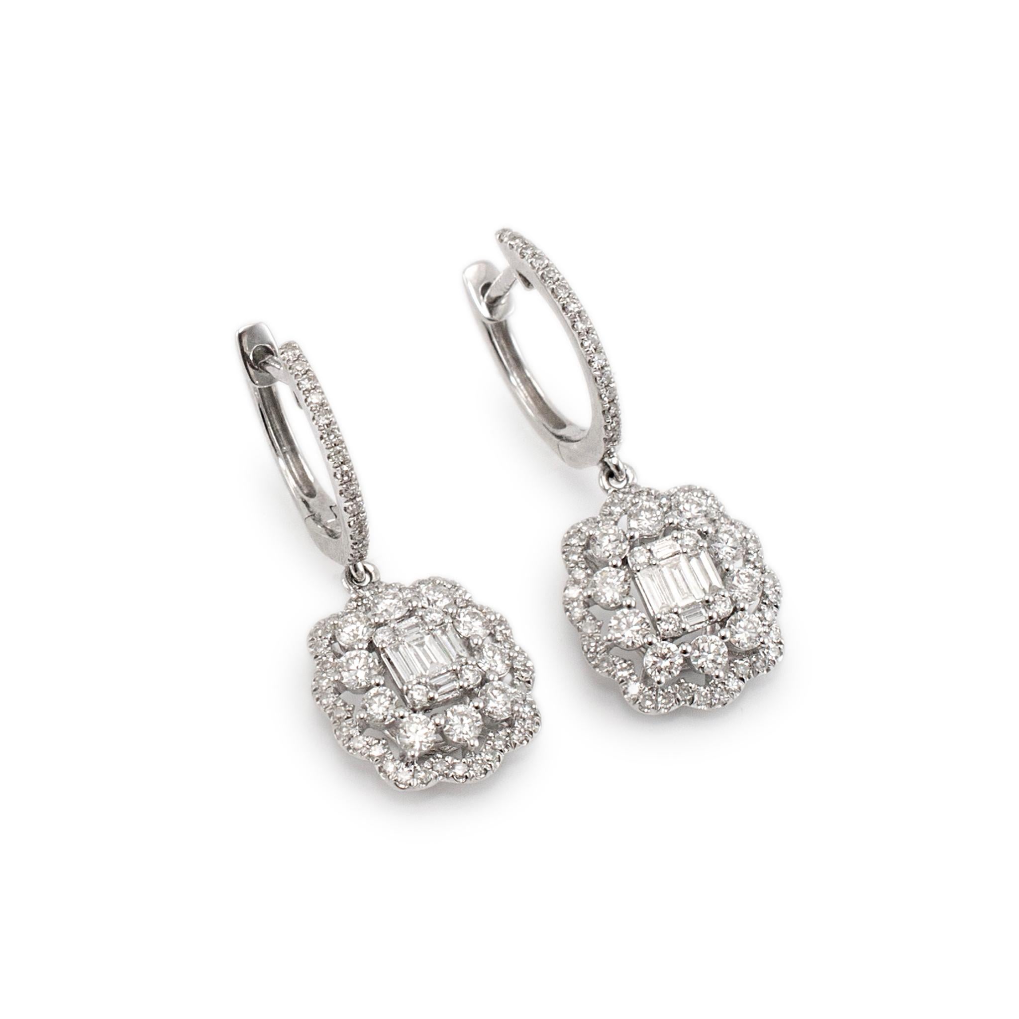 Damen 14K Weißgold Baguette- und runde Diamant-Tropfen-Ohrringe mit Diamanten (Baguetteschliff)