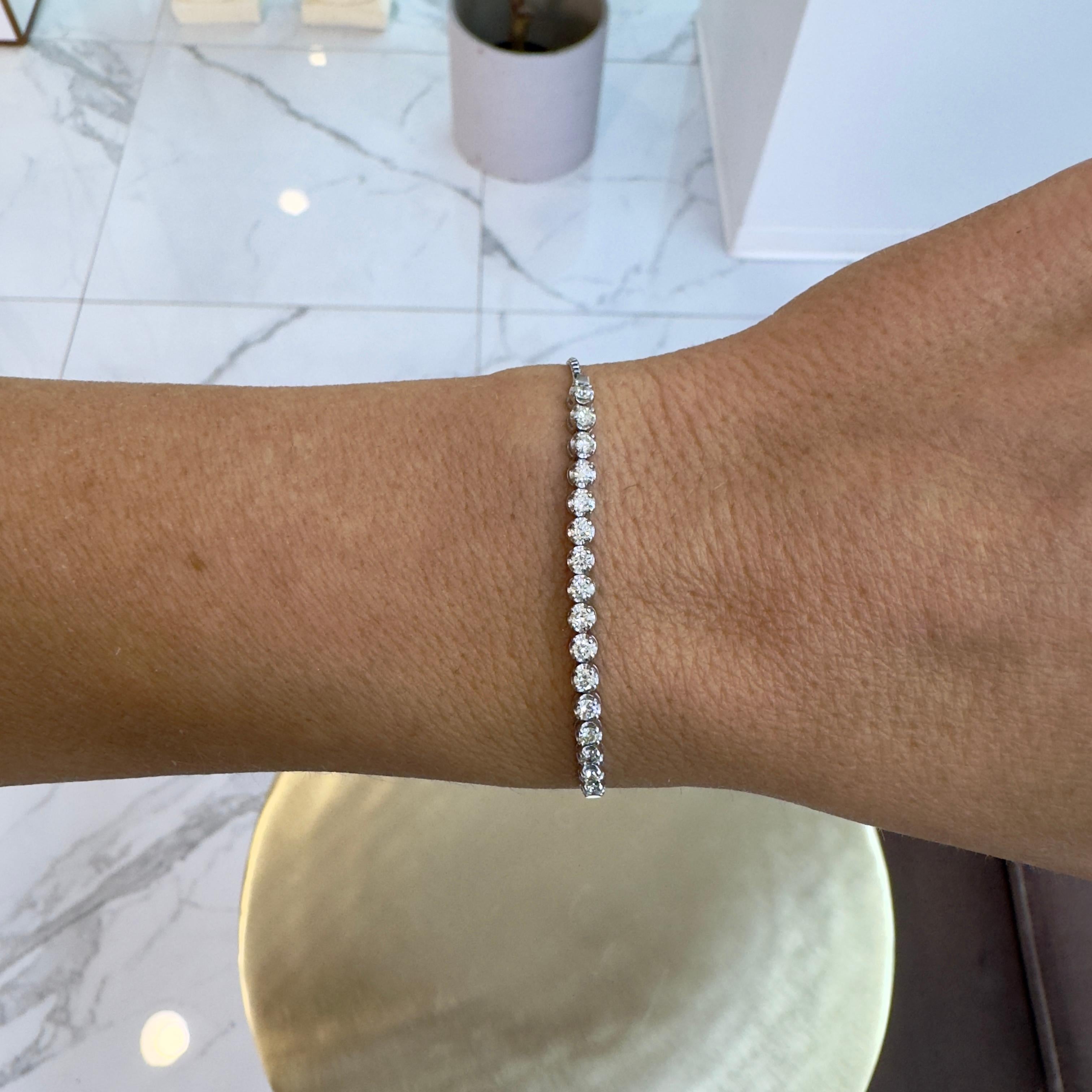 Pulsera de tenis ajustable de oro blanco de 14 quilates con diamantes de 0,80 ct en venta 1