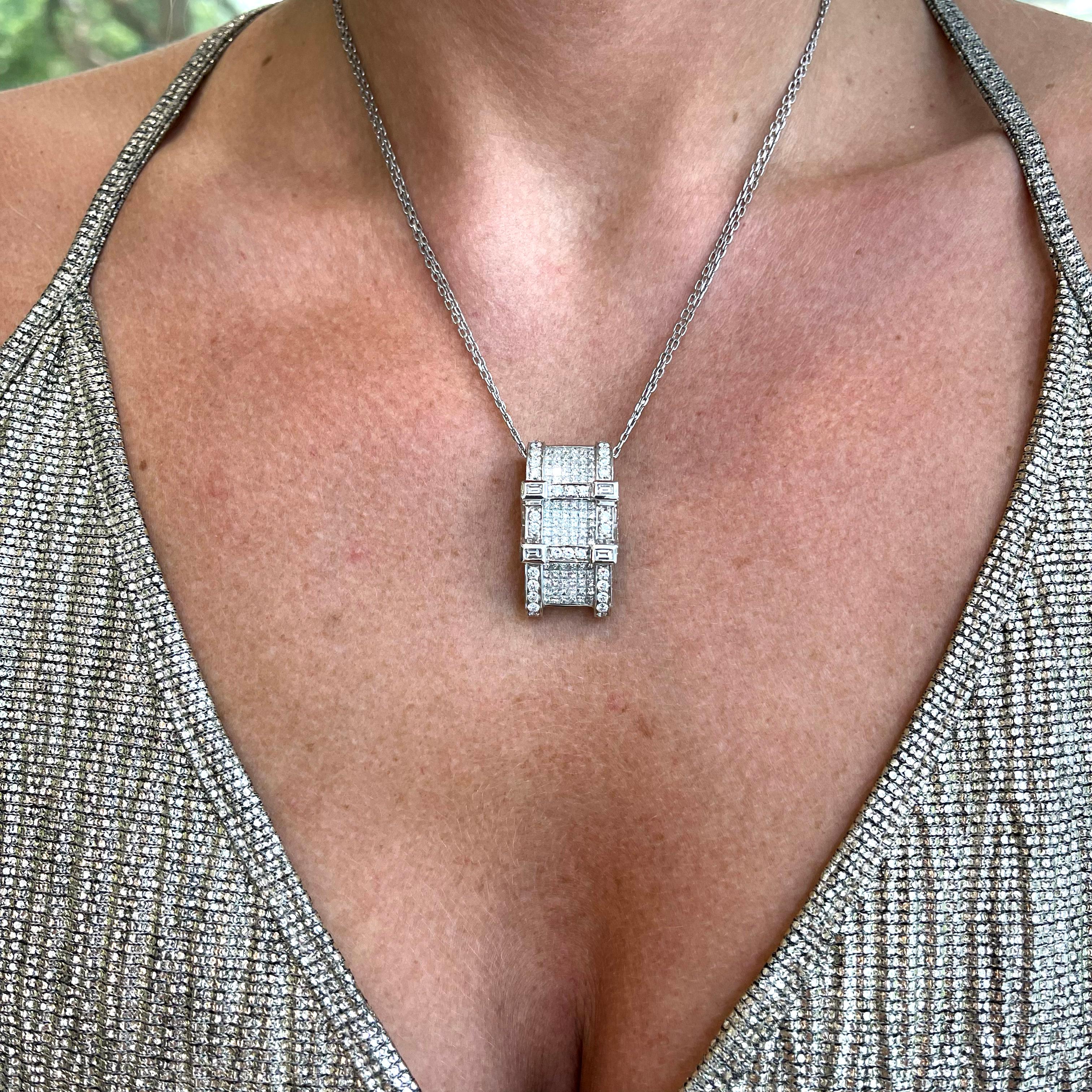 Women's Ladies 14K White Gold Cluster Diamond Pendant Necklace For Sale