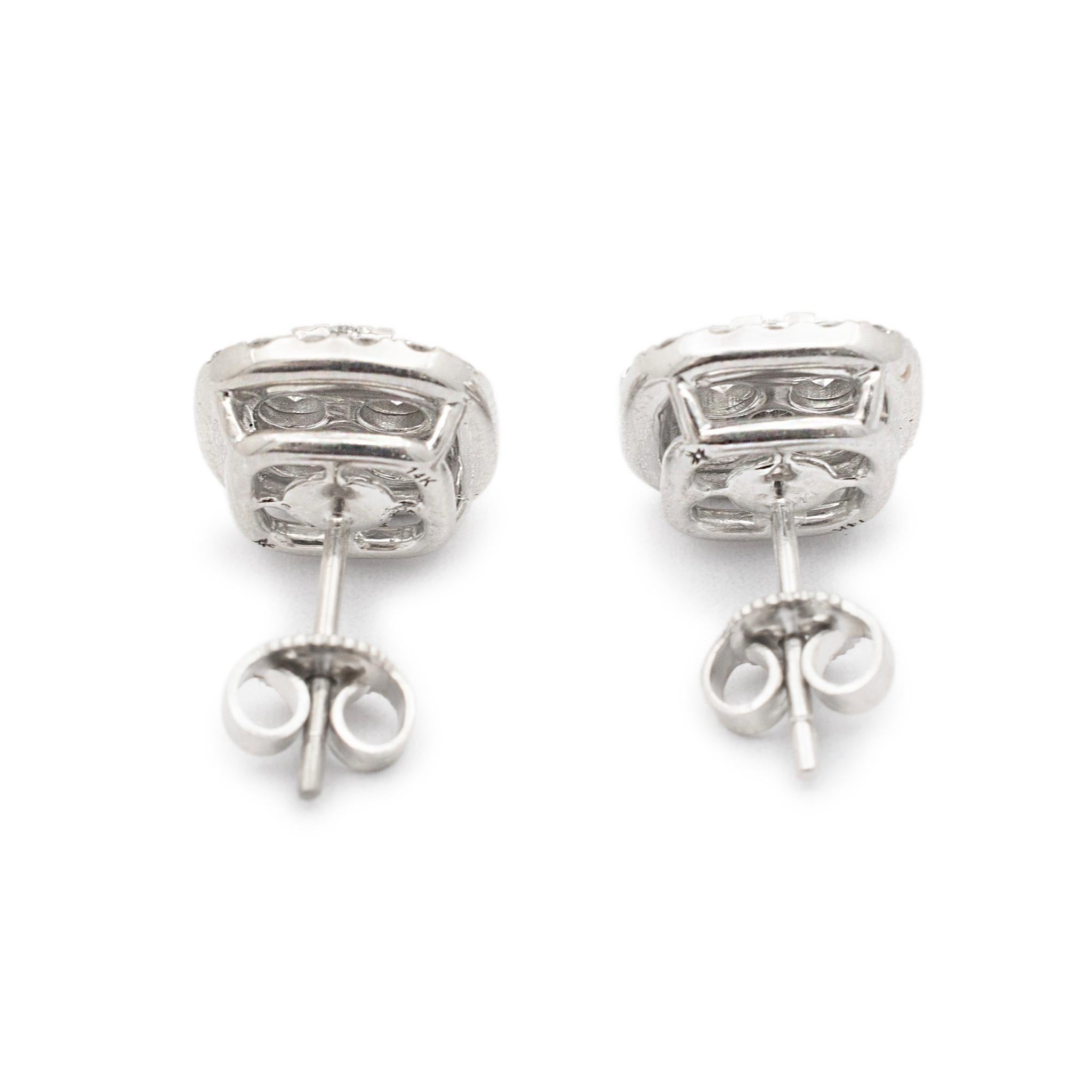 Taille ronde Boucles d'oreilles carrées en or blanc 14K pour dames avec halo et diamants en vente