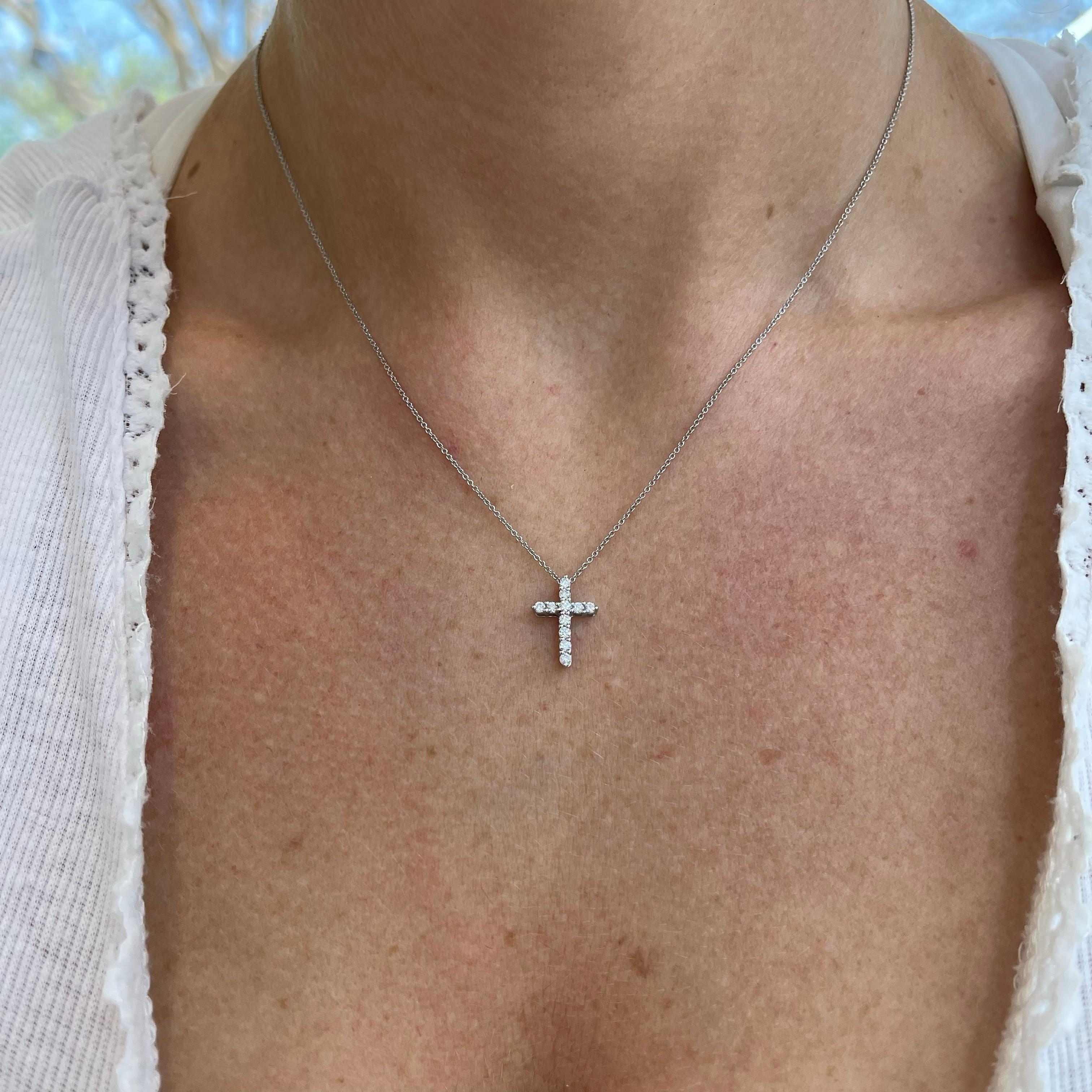 Ladies 14k White Gold Diamond Cross Pendant Necklace For Sale 1