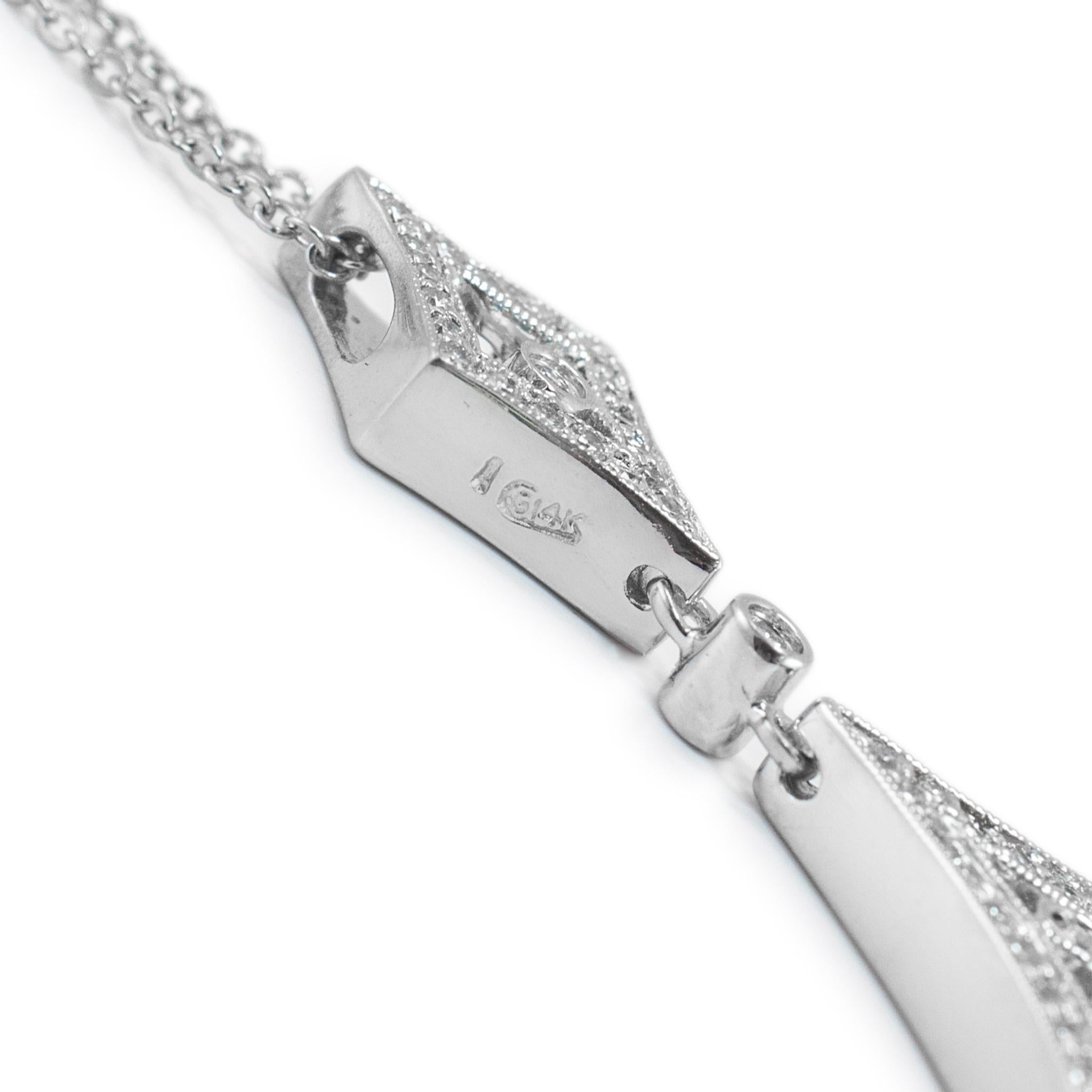 Collier à pendentif double losange en or blanc 14K pour dames Excellent état - En vente à Houston, TX