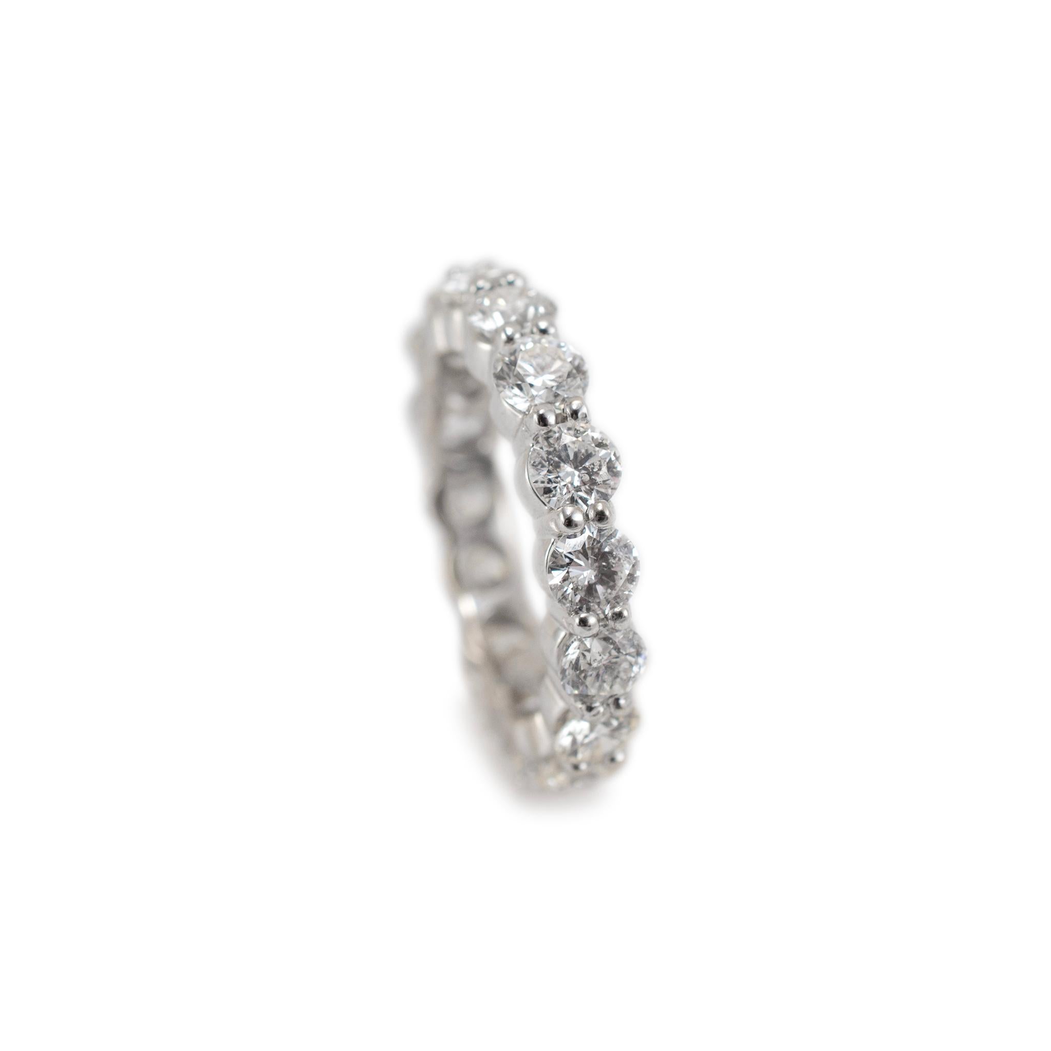 Ladies 14K White Gold Full Eternity 2.93ct Diamond Wedding Band In Excellent Condition For Sale In Houston, TX