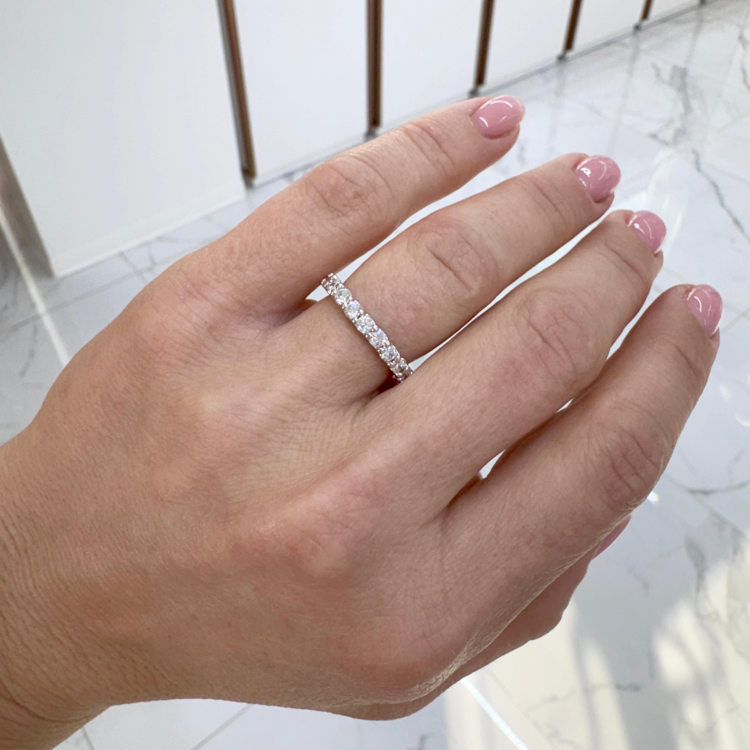 Ladies 14K White Gold Full Eternity Diamond Wedding Band In Excellent Condition In Houston, TX