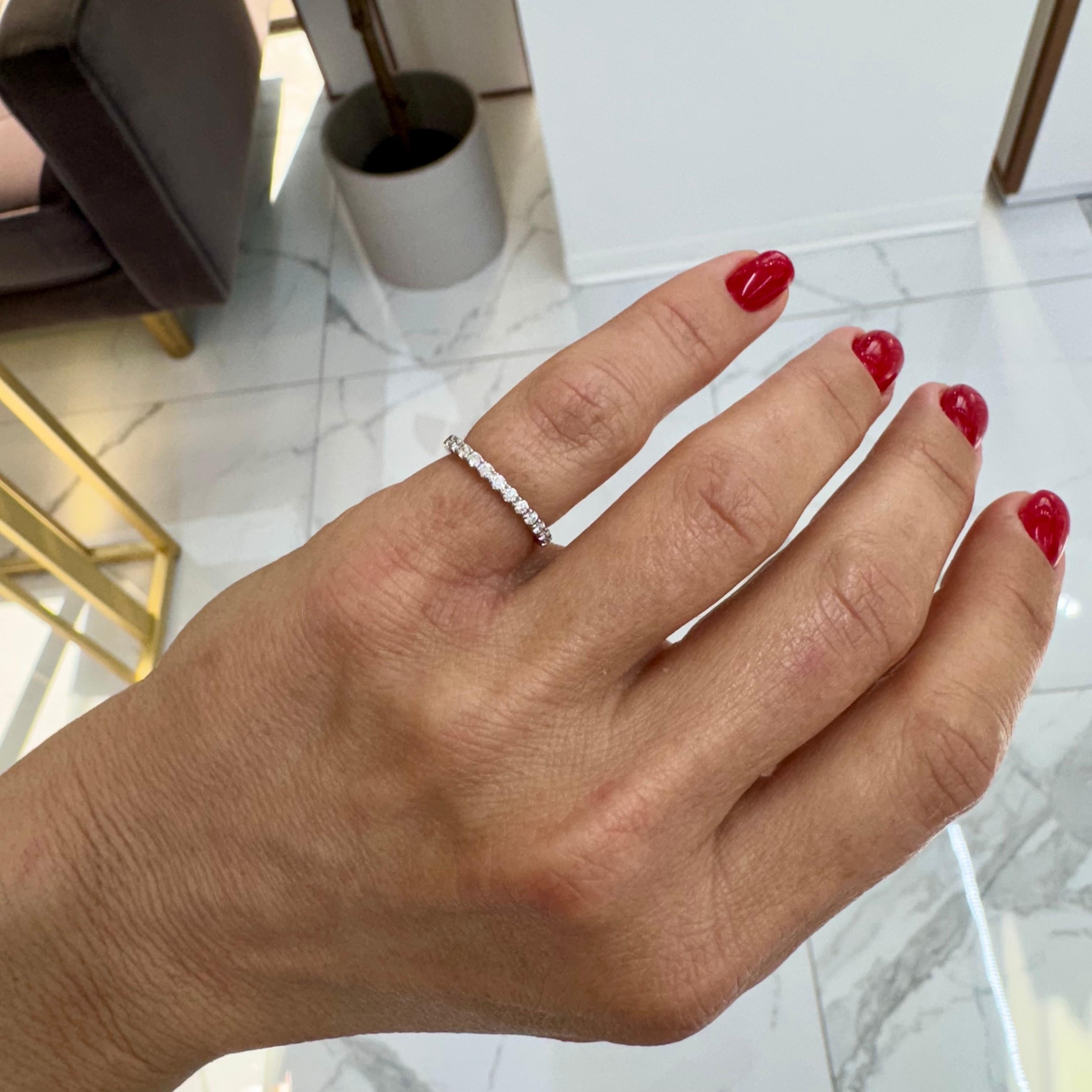 Alianza de oro blanco de 14 quilates media eternidad 0,25 ct diamante para mujer 3