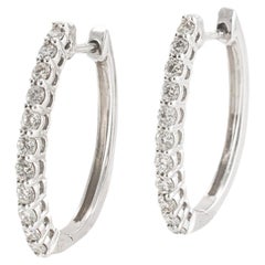Orecchini a cerchio ovali con diamante a mezza eternità in oro bianco da donna 14K