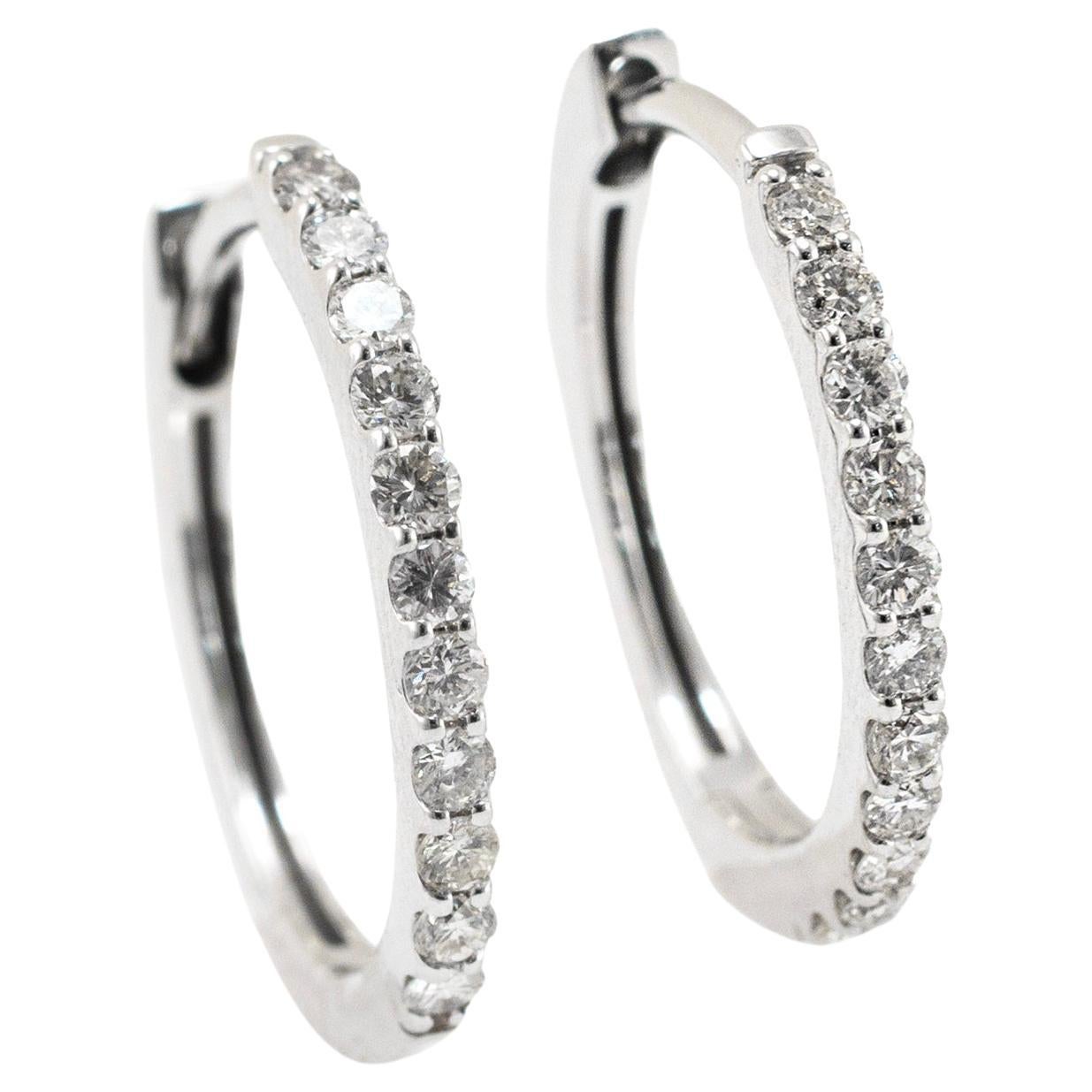 Pendientes de aro de diamantes con pavé de media eternidad de oro blanco de 14 quilates para mujer