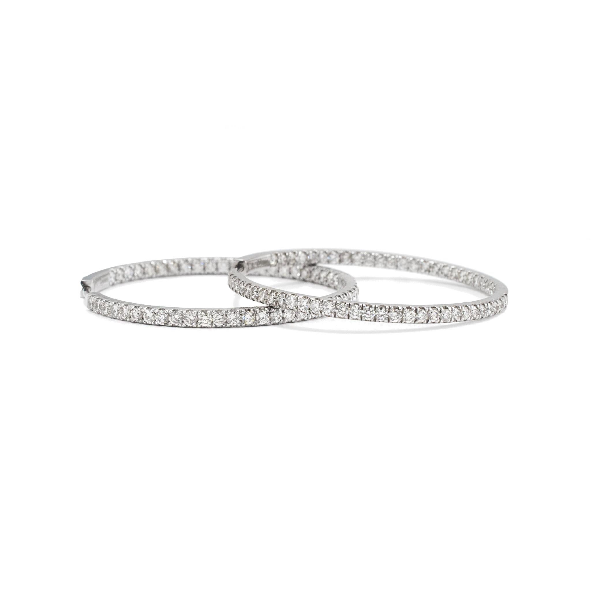Ladies Inside Out 3.23ct Pave Diamond Hoop Earrings en or blanc 14K Pour femmes en vente