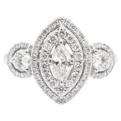 Anello di fidanzamento da donna in oro bianco 14K con tre pietre e diamante aureolato rotondo A. Stone
