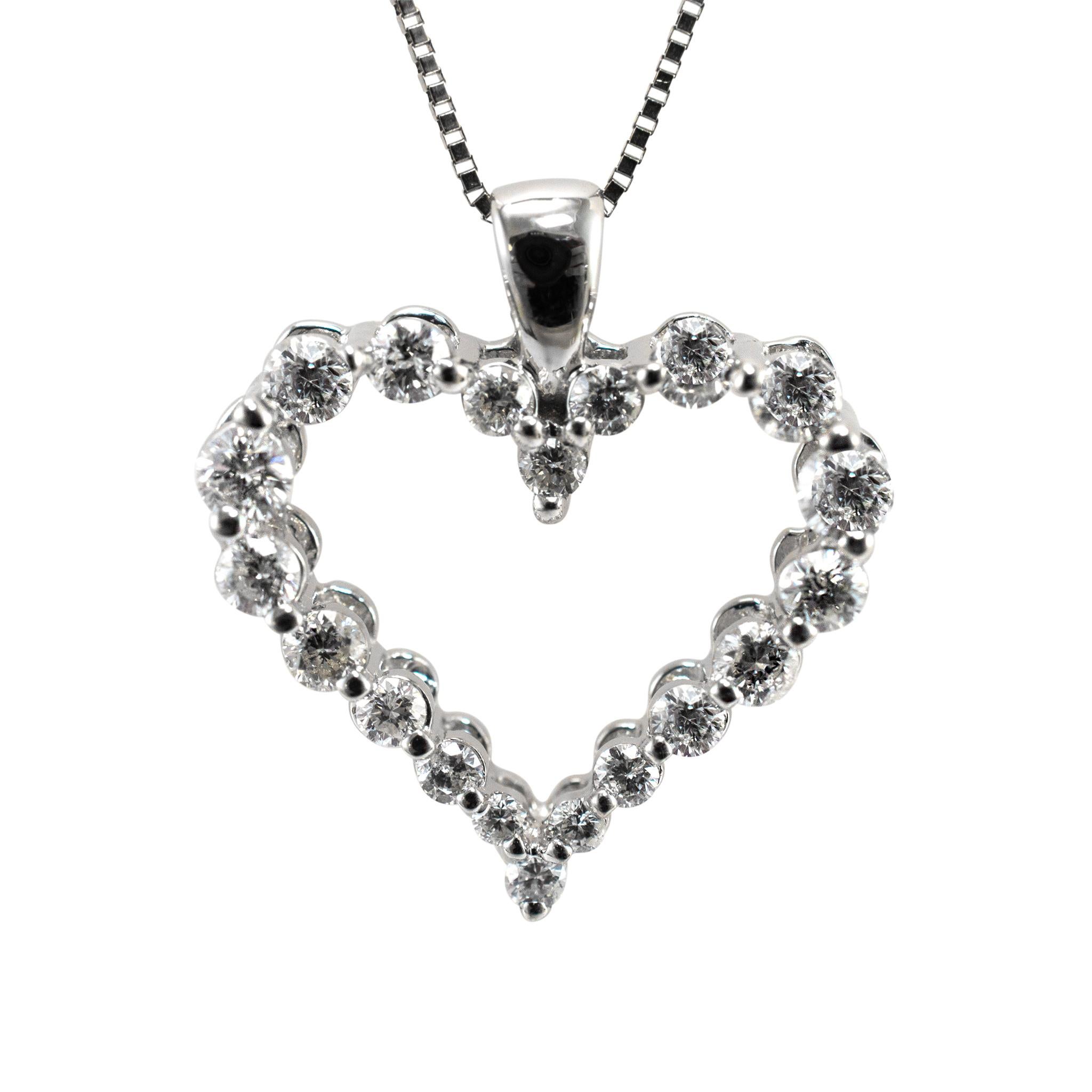 Taille ronde Collier à pendentifs en or blanc 14K avec diamants en forme de coeur ouvert pour dames en vente