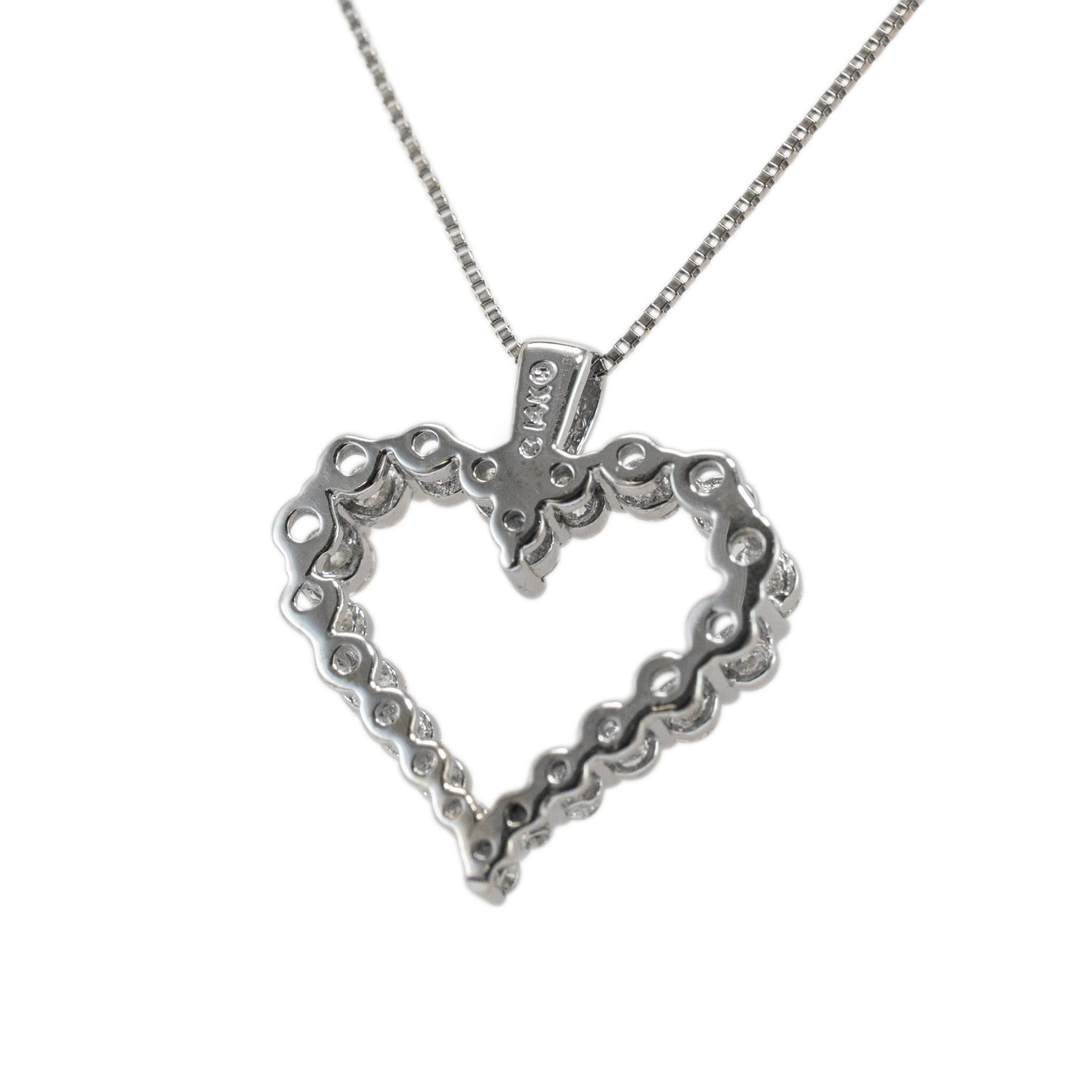Collier à pendentifs en or blanc 14K avec diamants en forme de coeur ouvert pour dames Excellent état - En vente à Houston, TX